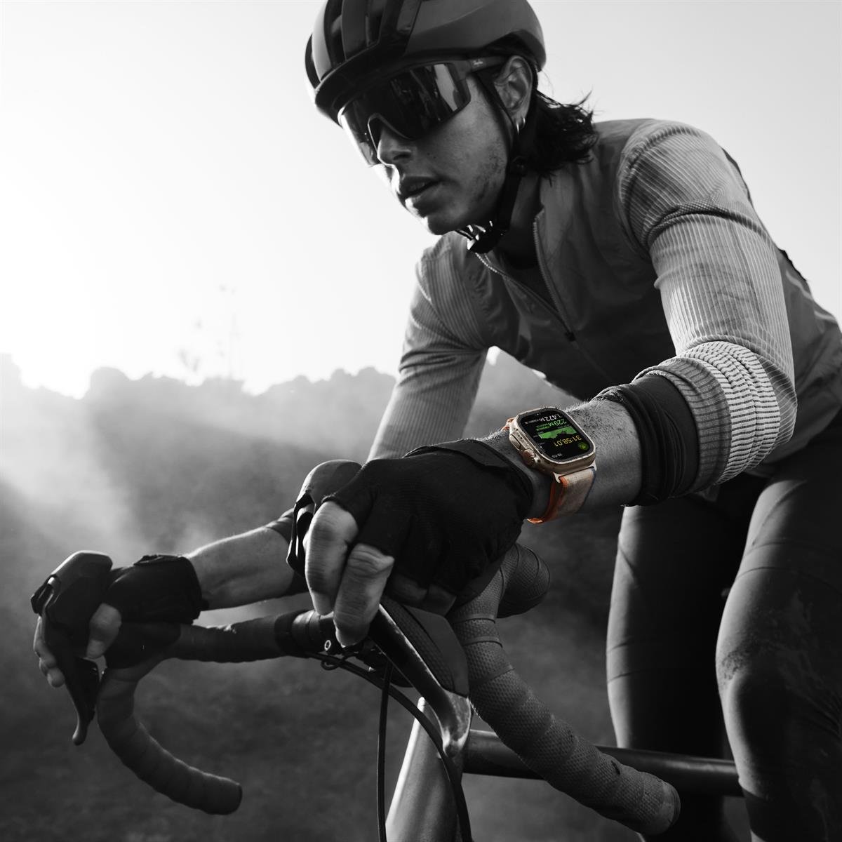 Apple Watch Ultra 2 GPS + Cellular 49mm Titanyum Kasa ve Turuncu Ocean Kordon - MREH3TU/A