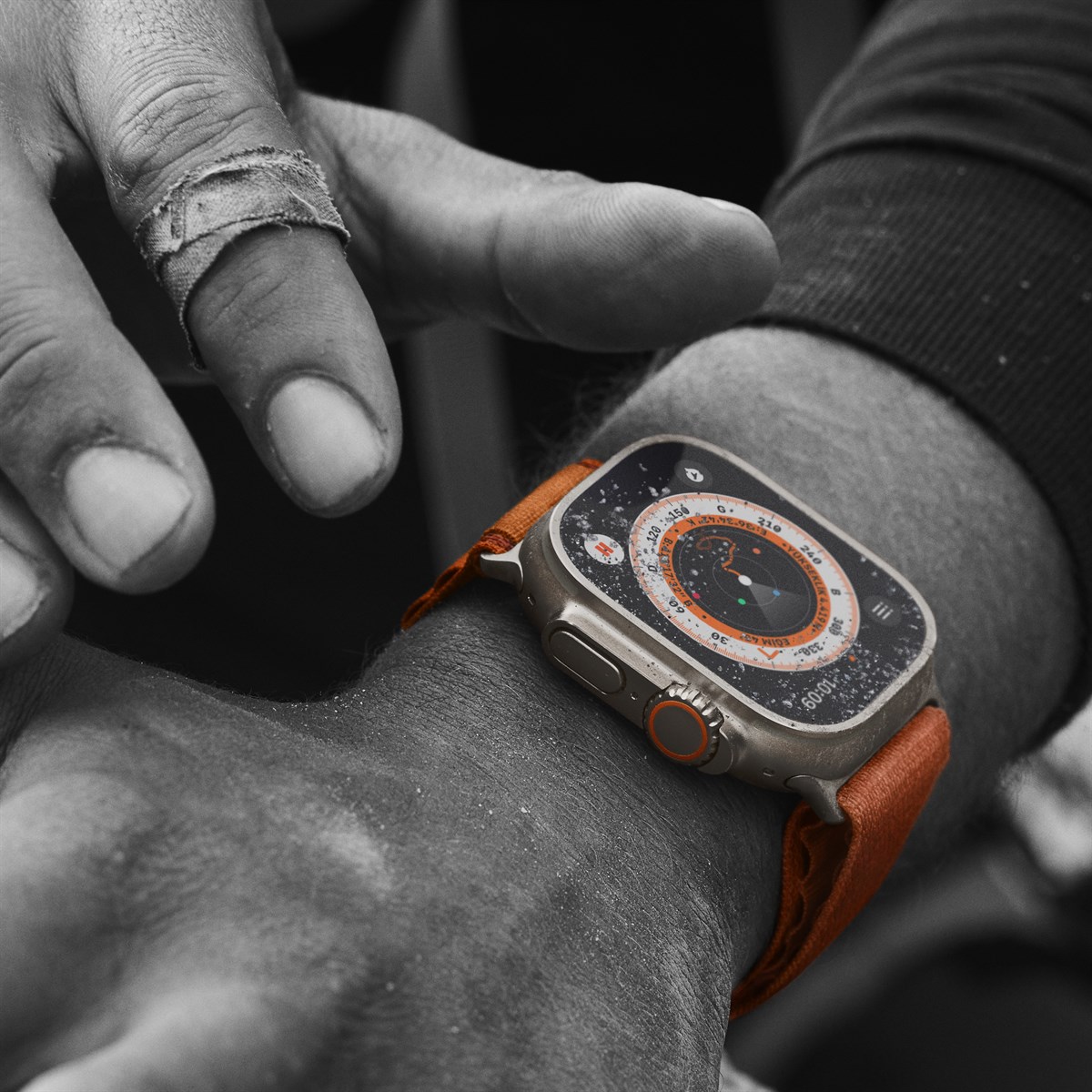 Apple Watch Ultra GPS + Cellular 49mm Titanyum Kasa ve Yeşil Alpine Loop - Büyük Boy MQFP3TU/A