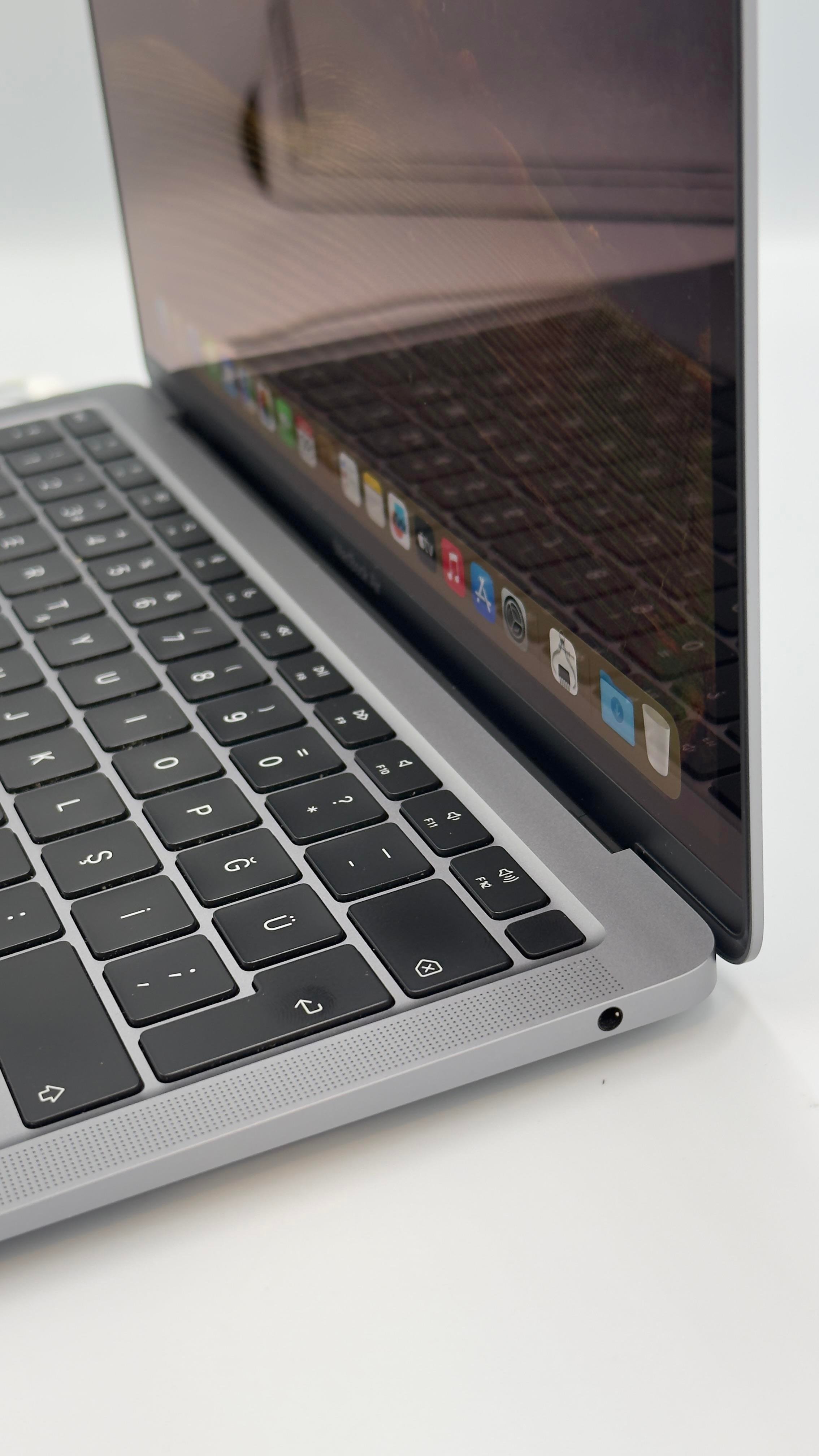 MacBook Air M1,2020    MBAIR 13.3 SPG 8C CPU 7C GPU 8GB 256GB MGN63TU/A_2ND