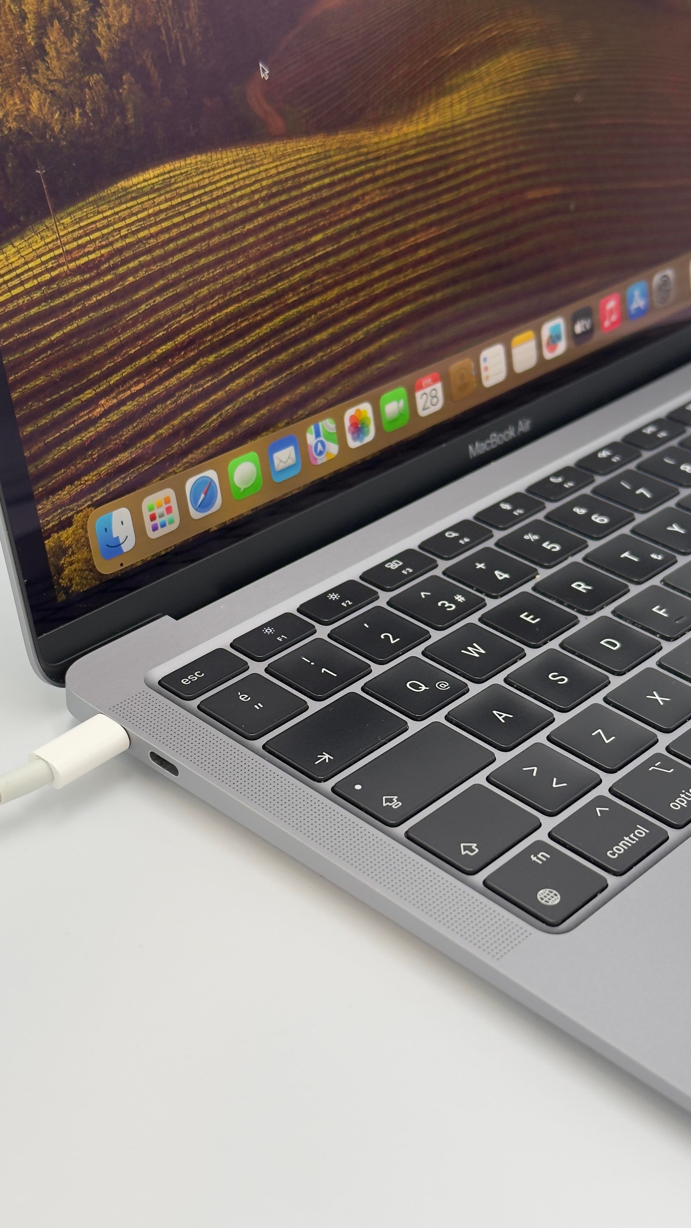 MacBook Air M1,2020    MBAIR 13.3 SPG 8C CPU 7C GPU 8GB 256GB MGN63TU/A_2ND