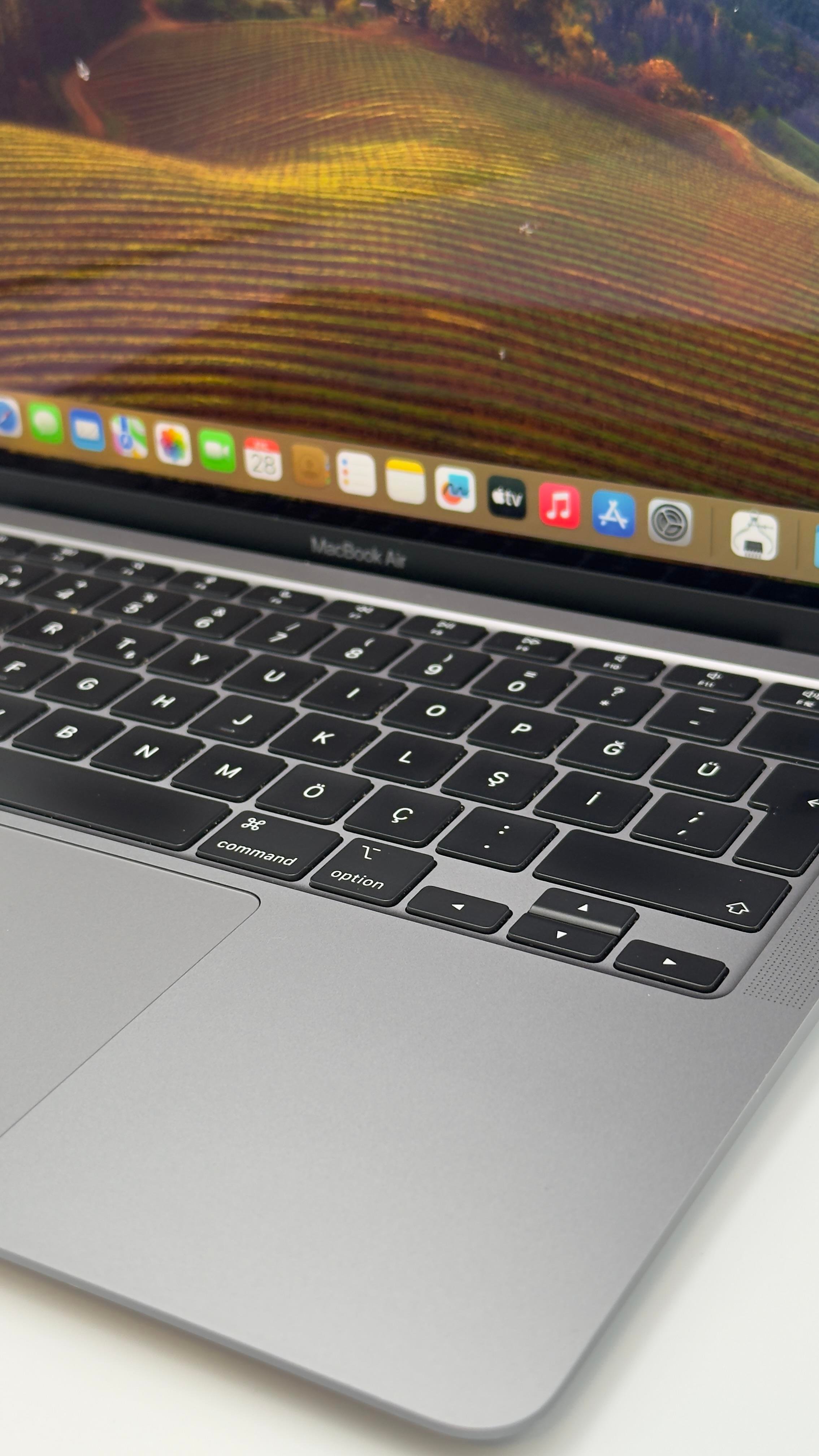 MacBook Air M1,2020    MBAIR 13.3 SPG 8C CPU 7C GPU 8GB 256GB MGN63TU/A_2ND