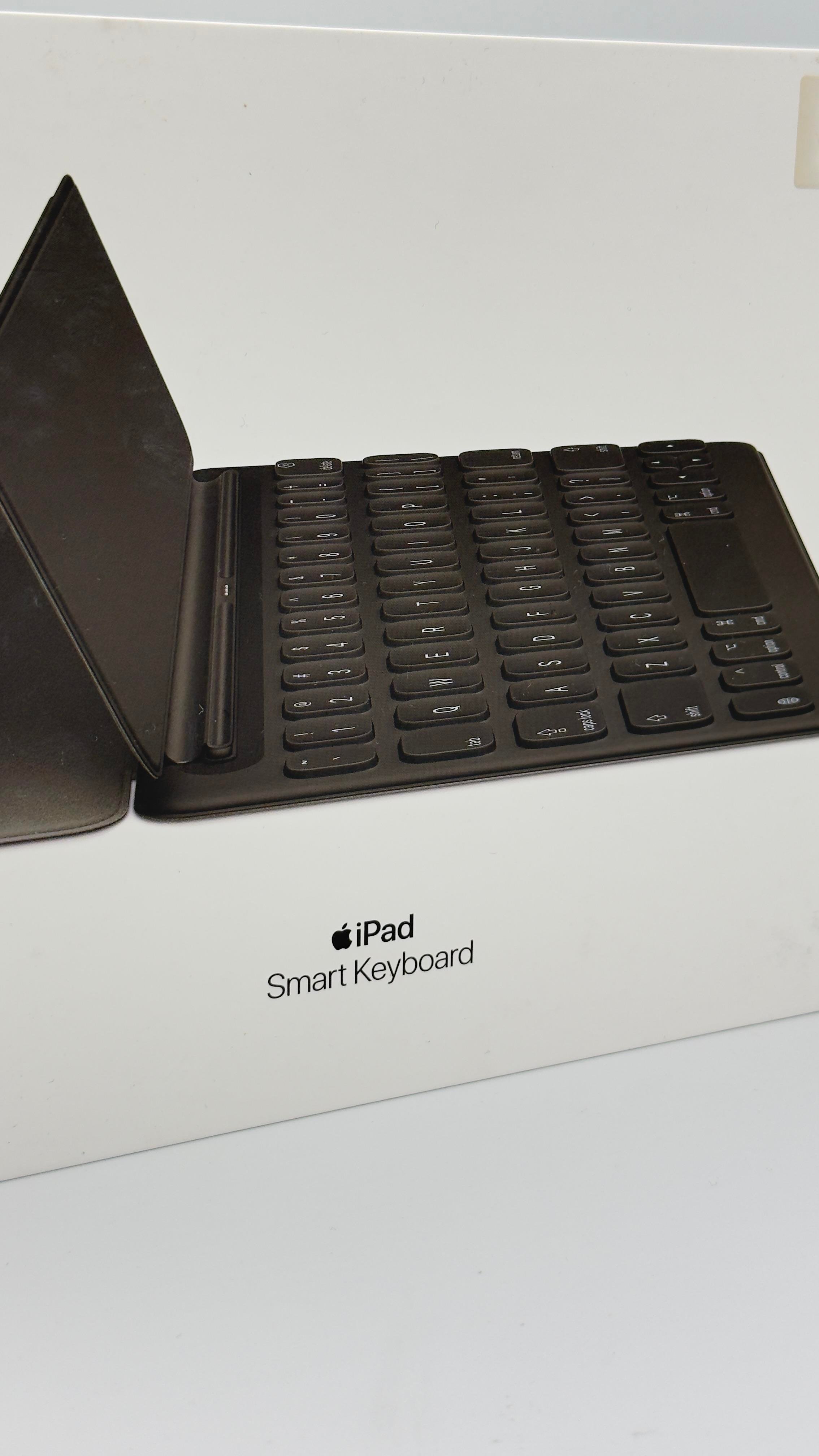 iPad Smart Keyboard-Turkish Q Black iPad Smart Keyboard-Turkish Q (iPad 7th-8th-9th, iPad Air 3rd, iPad Pro 10.5
