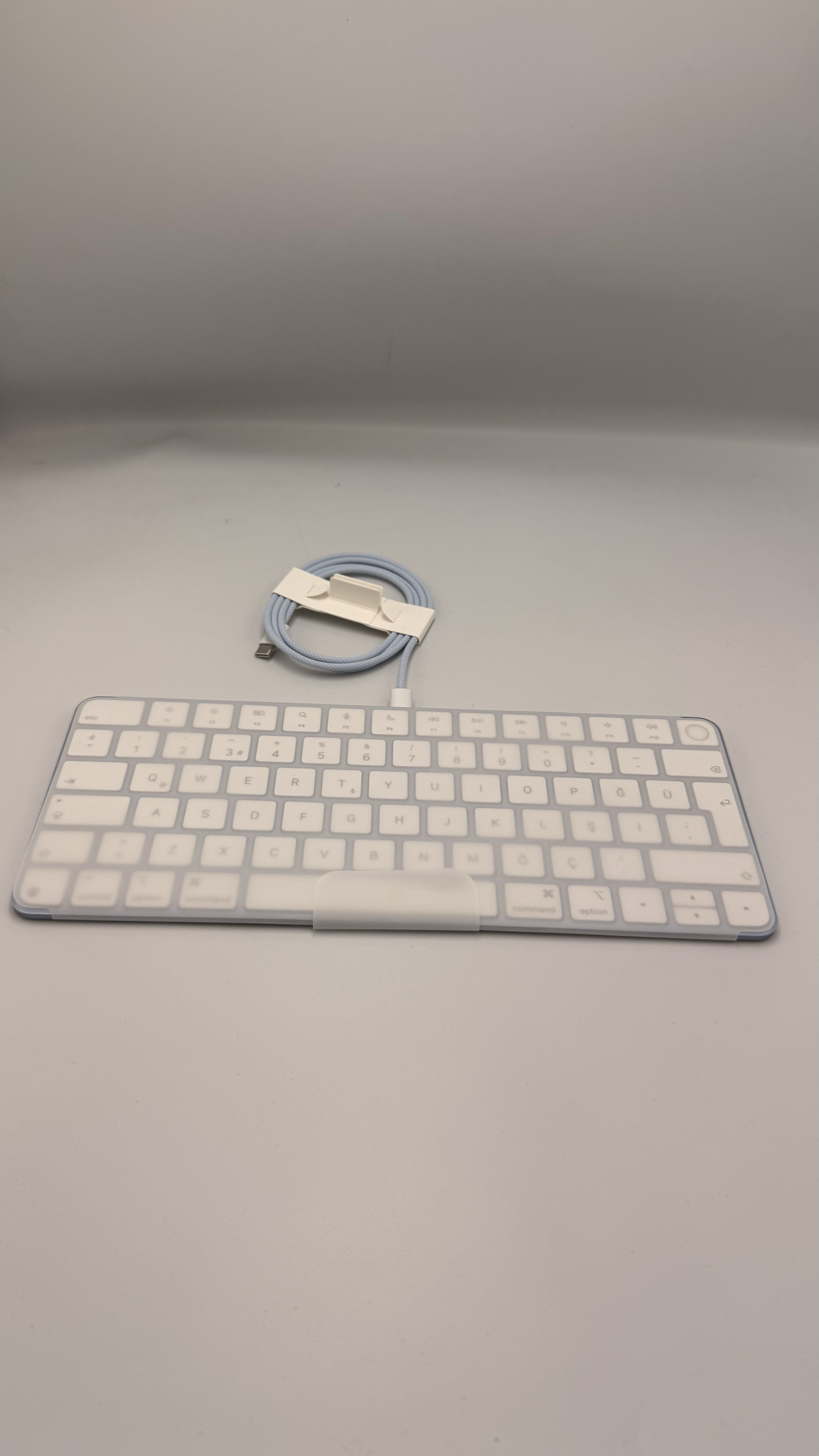 Magic Keyboard with Touch ID  - TR Q mavi Magic Keyboard with Touch ID  - TR Q USB C KABLO DAHİL 