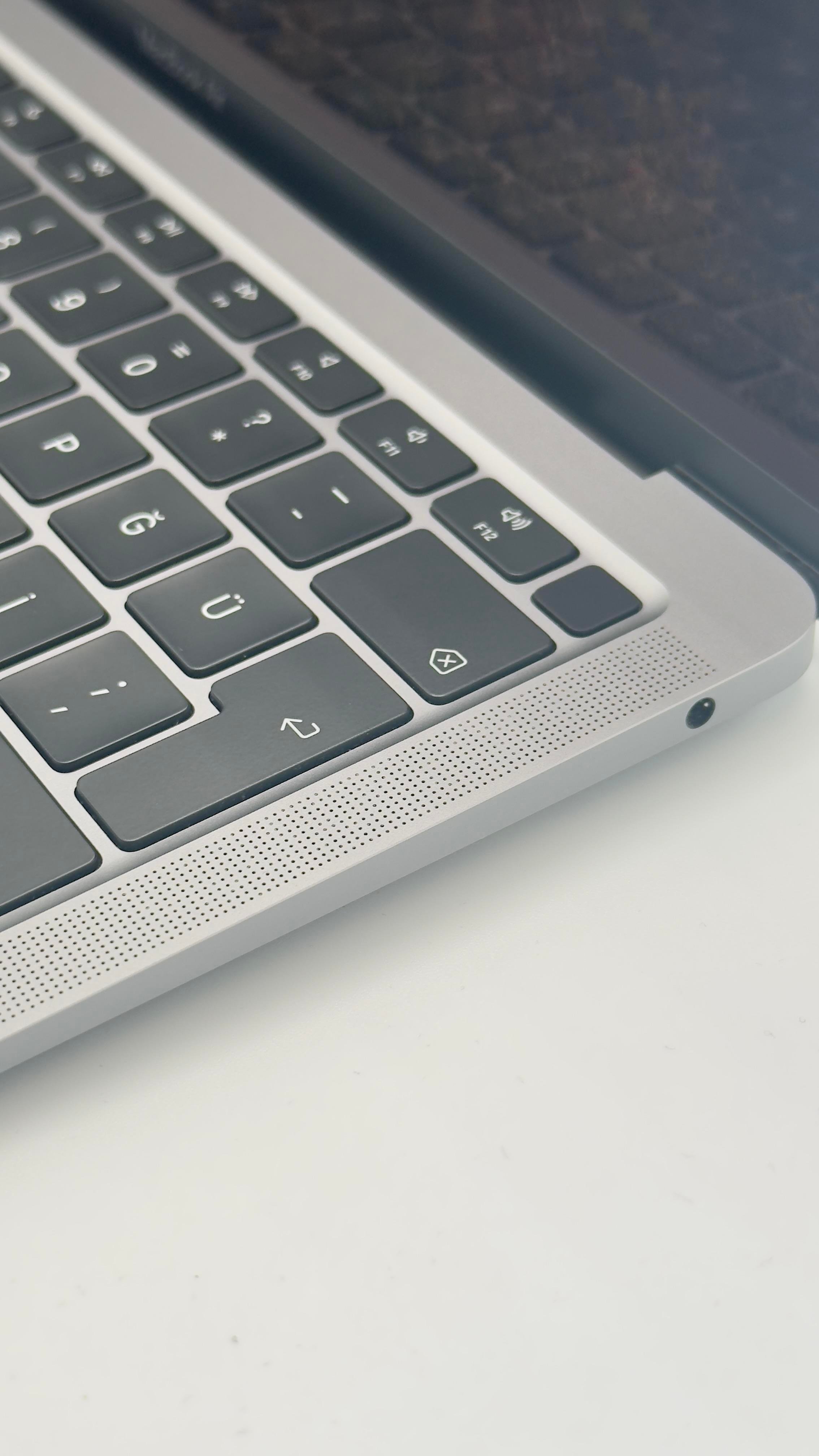MacBook Air (M1,2020) ,13.3 GRAY 8C CPU 7C GPU 16GB 256GB Z1240009KTU/A_2ND