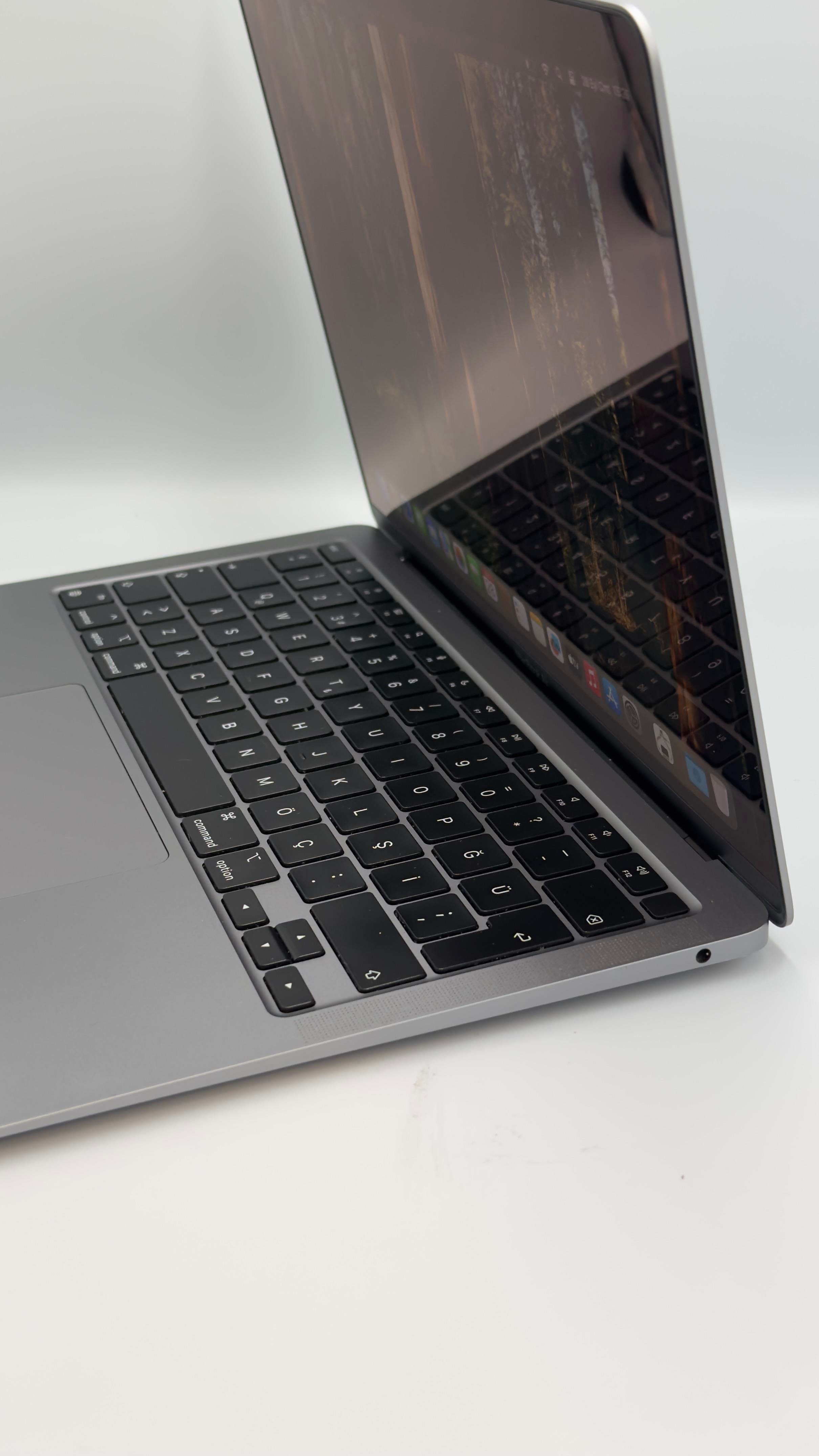 MacBook Air (M1,2020)  13.3 GRAY 8C CPU 7C GPU 16GB 256GB Z1240009KTU/A_2ND