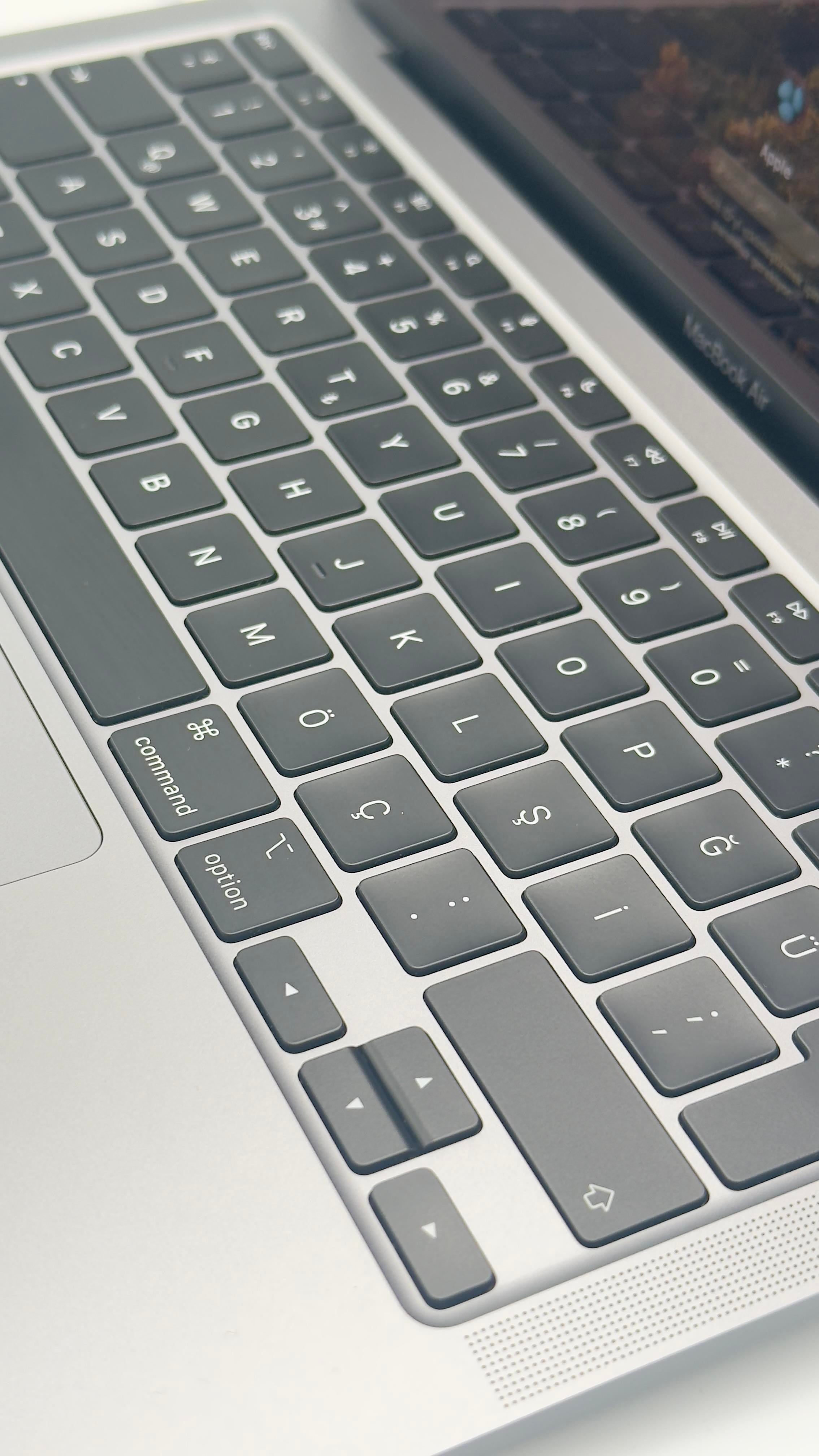 MacBook Air (M1,2020) ,13.3 GRAY 8C CPU 7C GPU 16GB 256GB Z1240009KTU/A_2ND