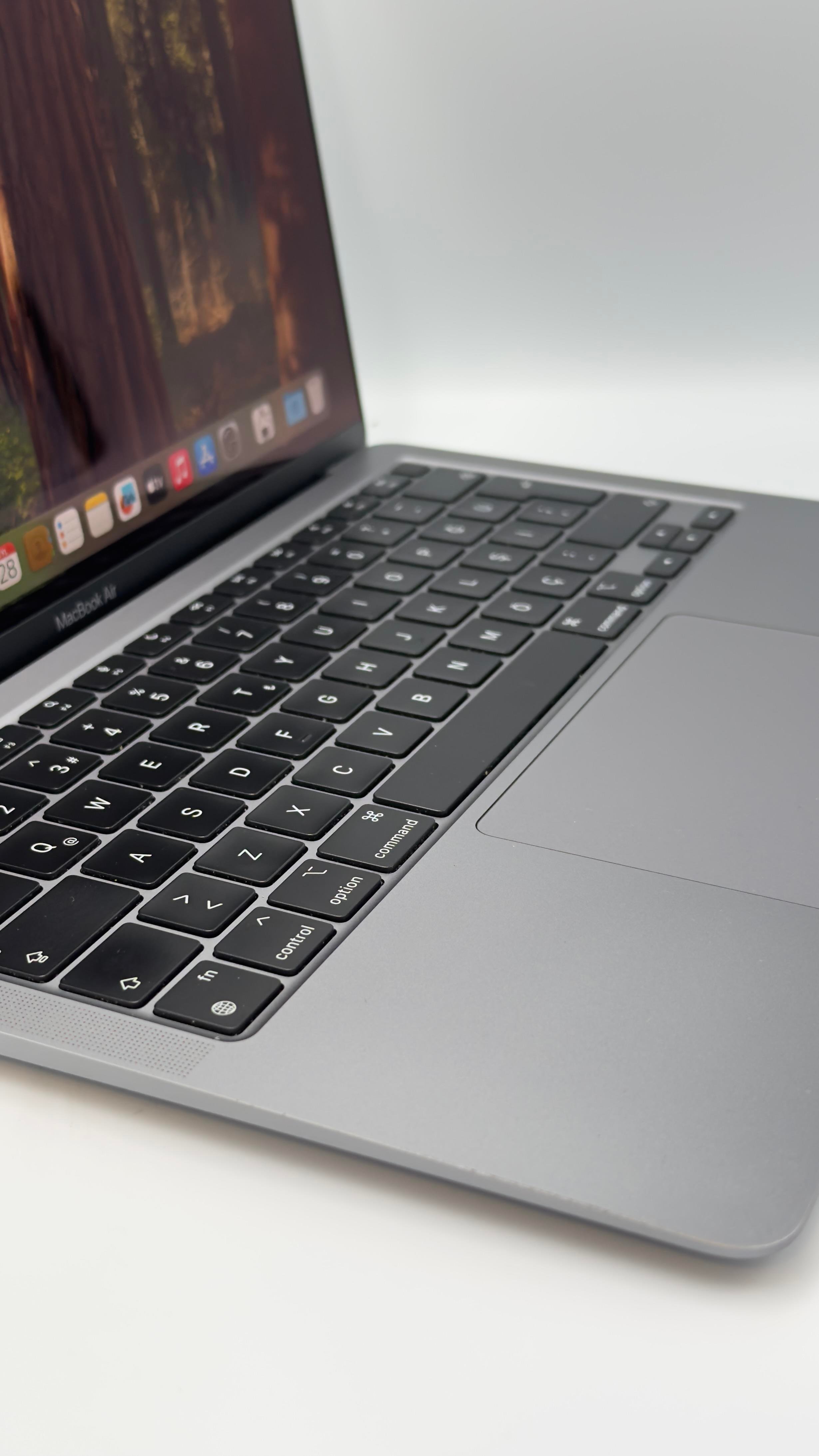 MacBook Air (M1,2020)  13.3 GRAY 8C CPU 7C GPU 16GB 256GB Z1240009KTU/A_2ND