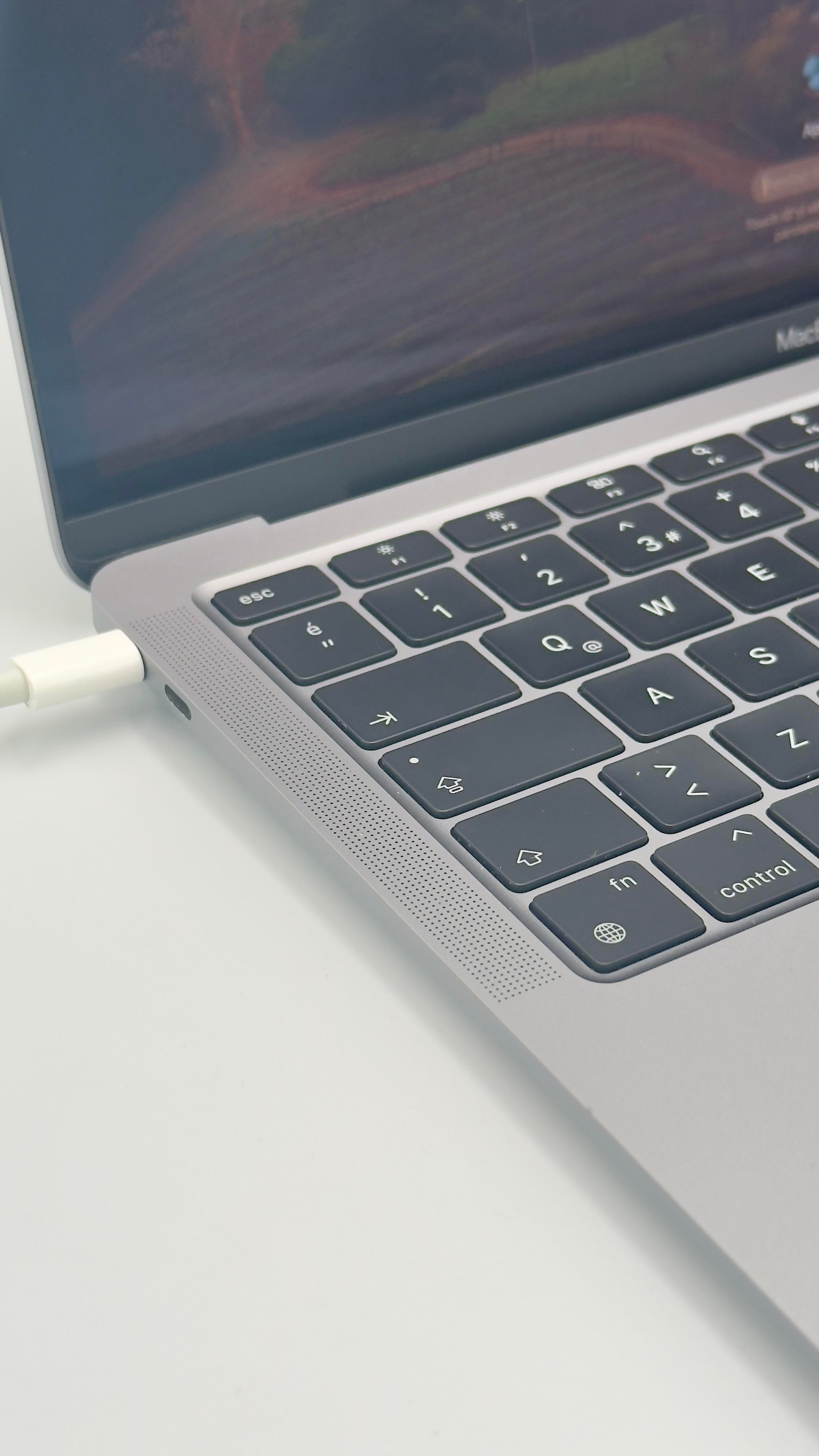 MacBook Air (M1,2020) ,13.3 GRAY 8C CPU 7C GPU 16GB 256GB Z1240009KTU/A_2ND
