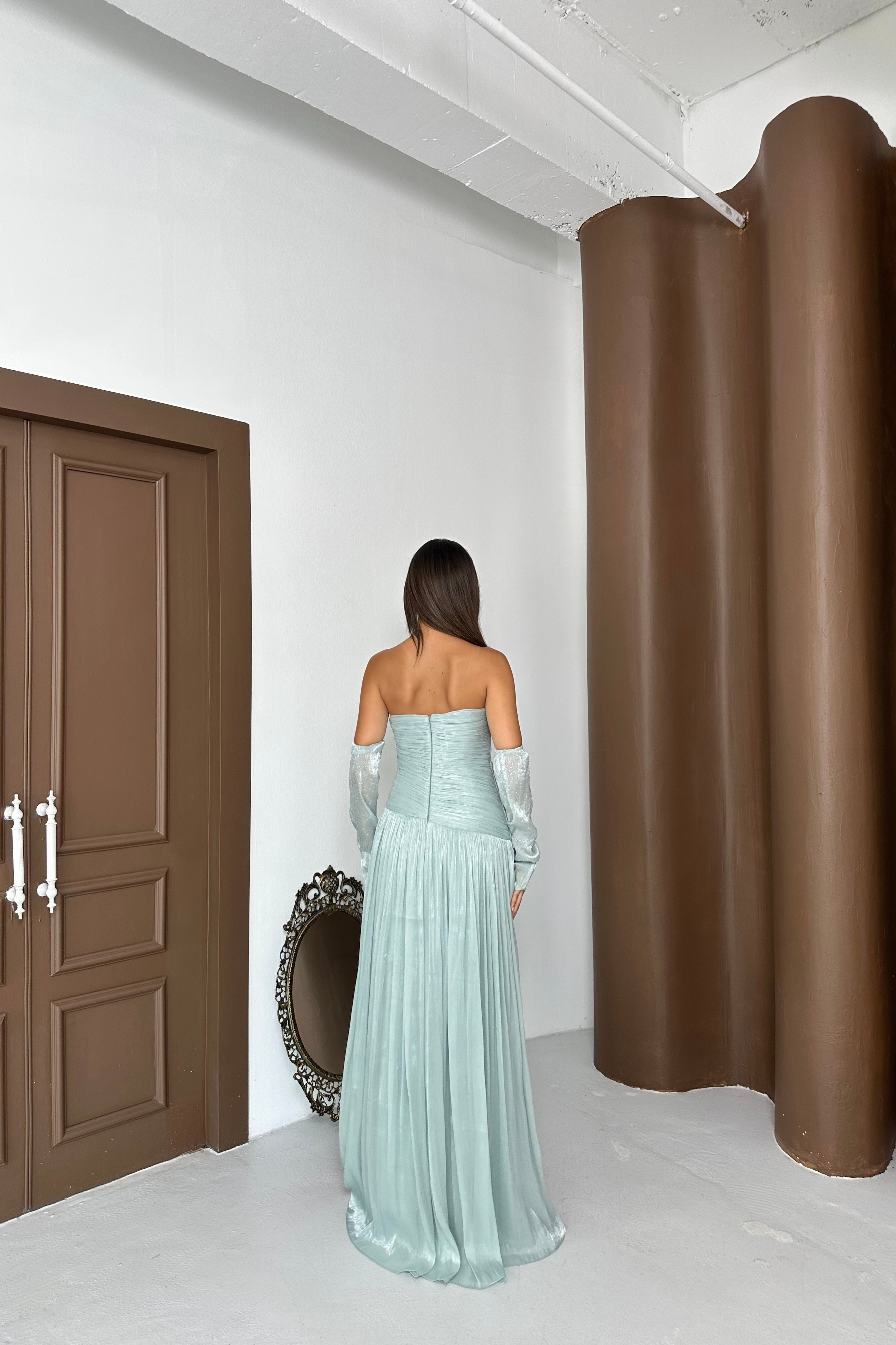 Büzgülü Ve Kollu Straplez Valentino Organze Kumaş Şık Tasarım Abiye Elbise - Mint