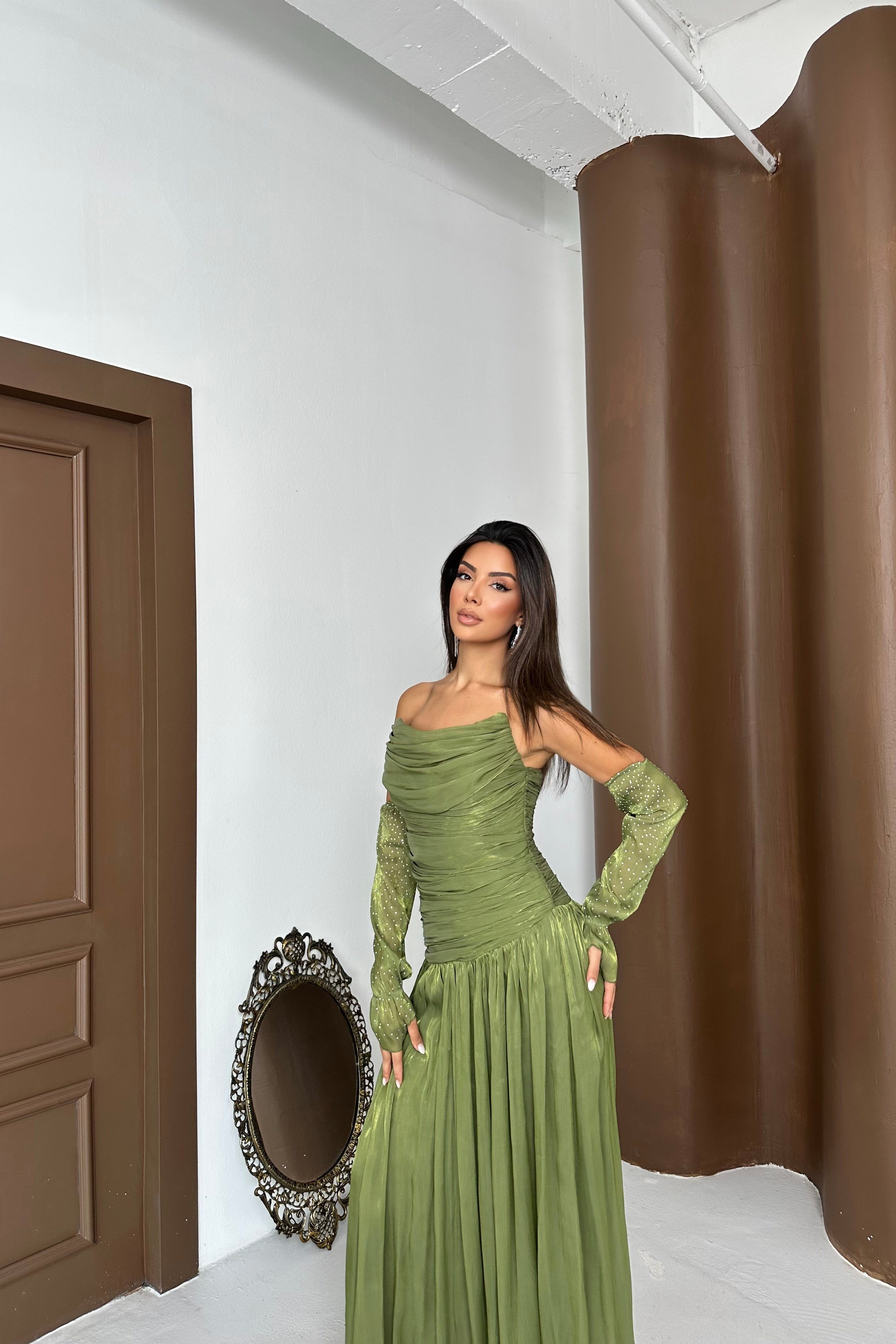 Büzgülü Ve Kollu Straplez Valentino Organze Kumaş Şık Tasarım Abiye Elbise - Haki