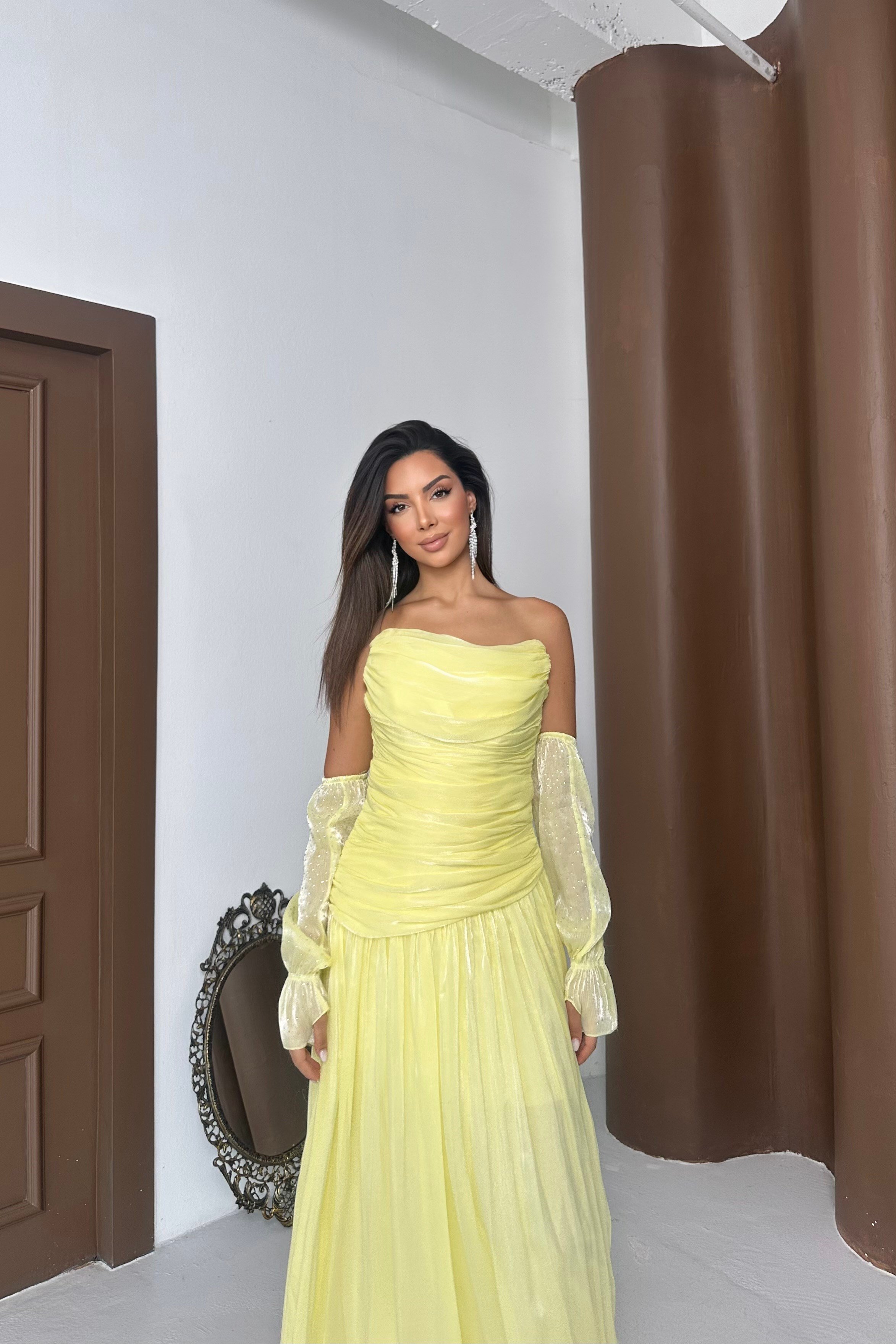 Büzgülü Ve Kollu Straplez Valentino Organze Kumaş Şık Tasarım Abiye Elbise - Sarı