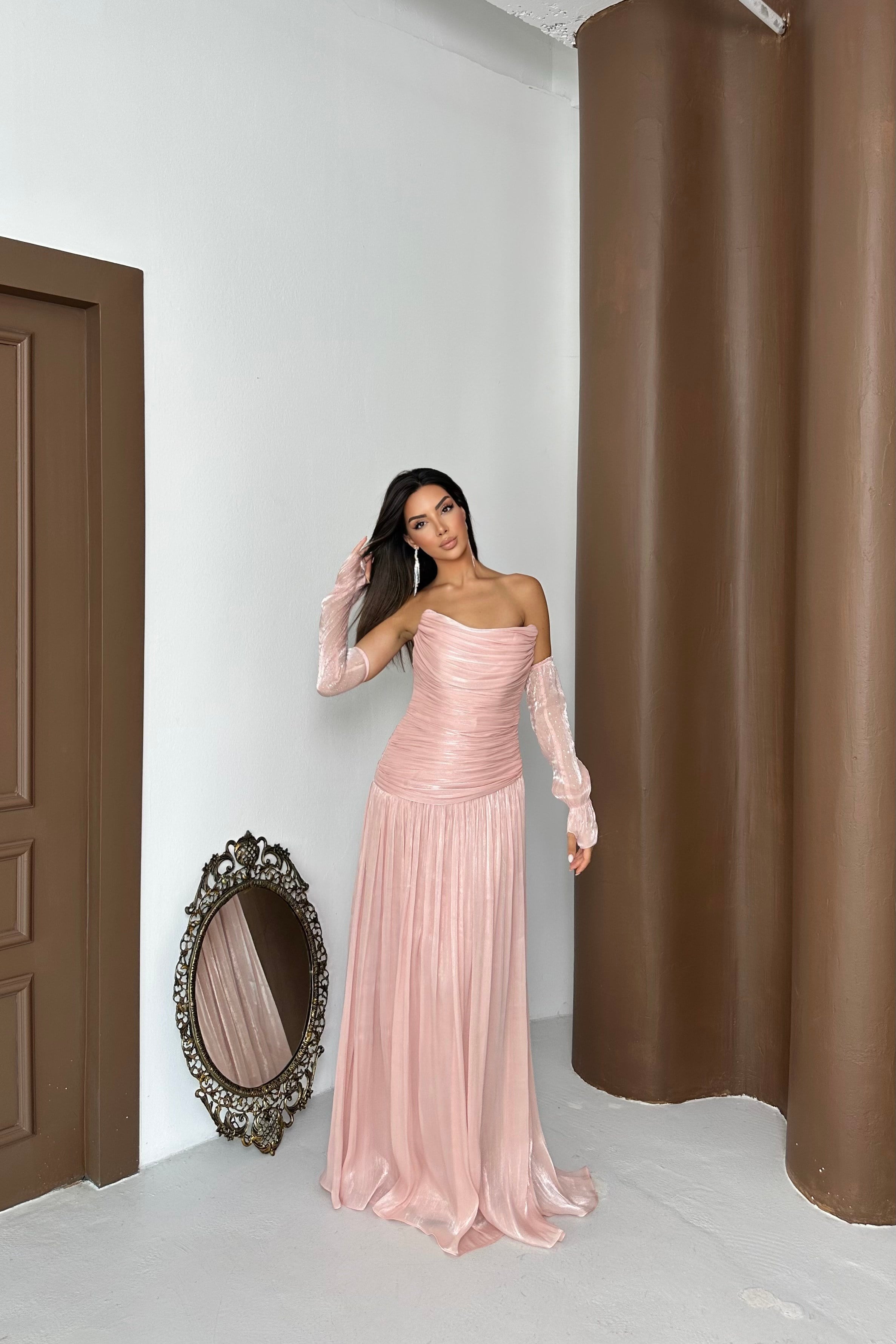Büzgülü Ve Kollu Straplez Valentino Organze Kumaş Şık Tasarım Abiye Elbise - Pudra