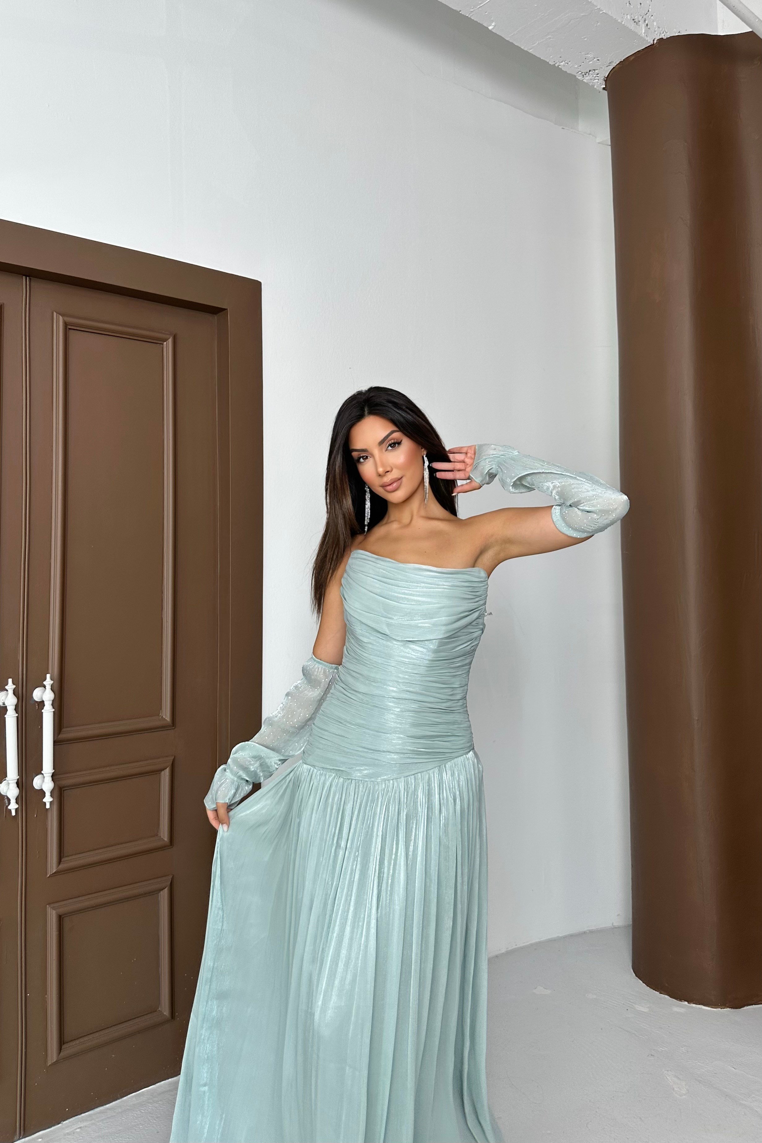 Büzgülü Ve Kollu Straplez Valentino Organze Kumaş Şık Tasarım Abiye Elbise - Mint