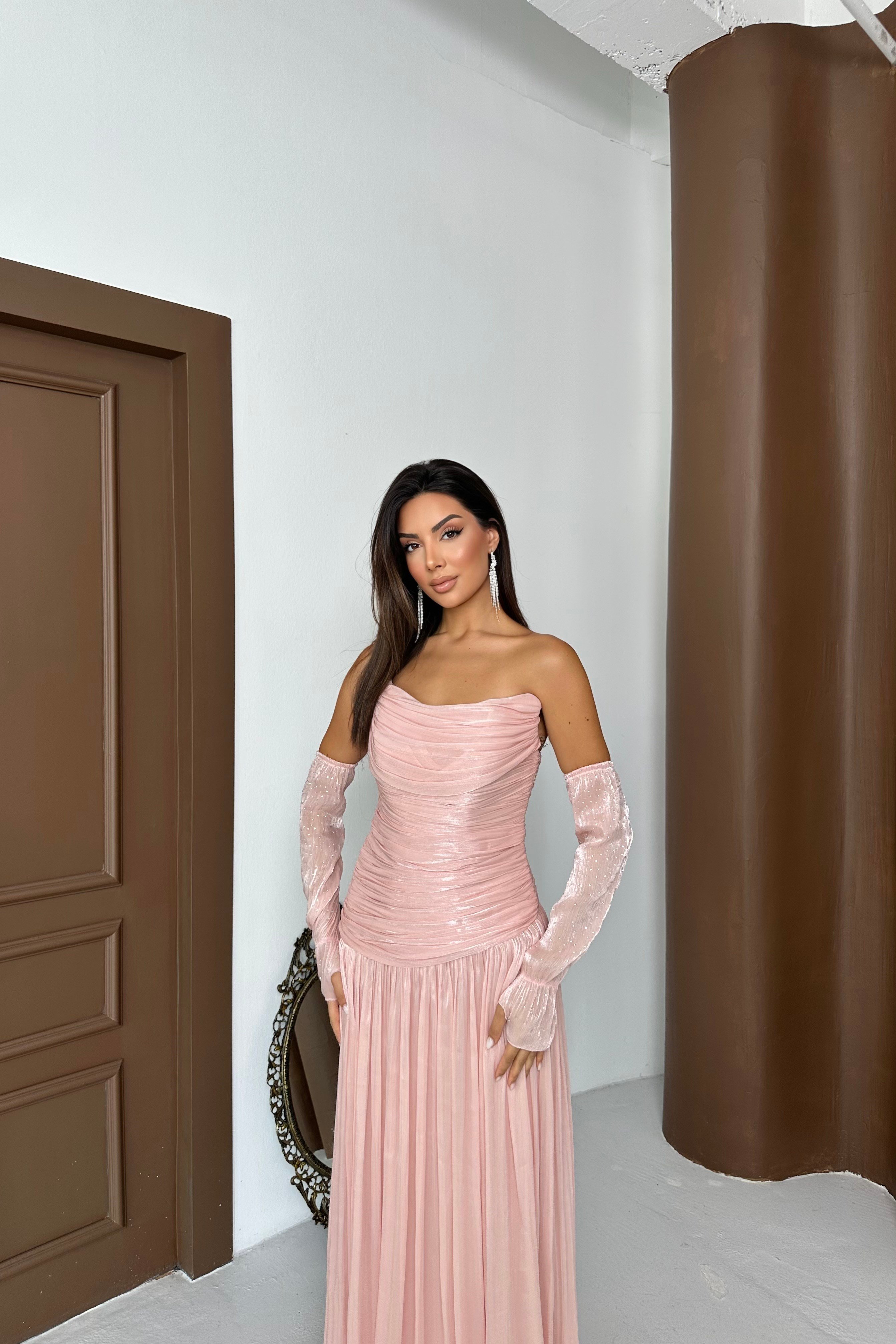 Büzgülü Ve Kollu Straplez Valentino Organze Kumaş Şık Tasarım Abiye Elbise - Pudra