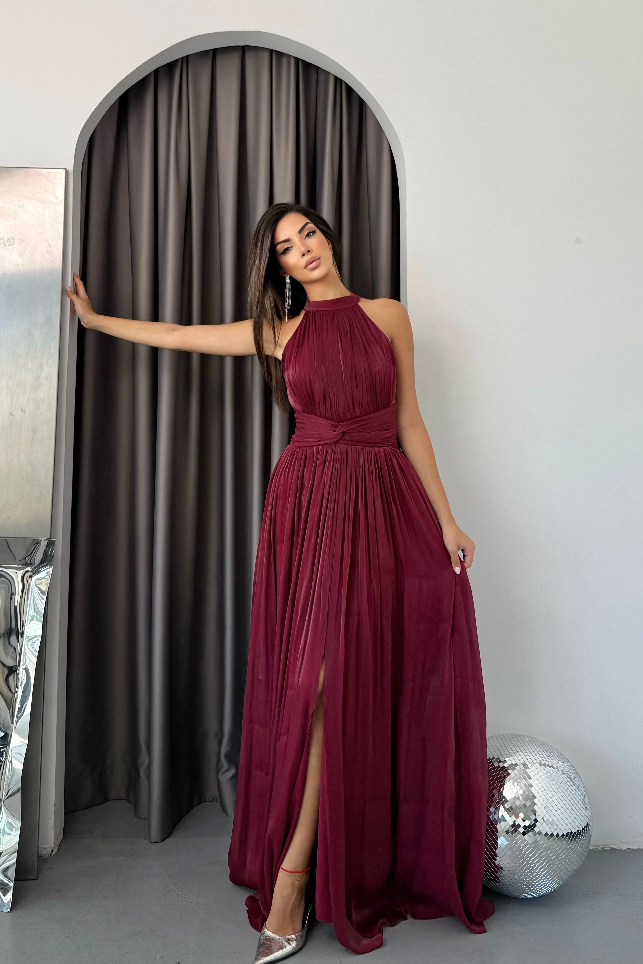 Halter Yaka Organze Janjan Beli Büzgülü Abiye Elbise -Bordo