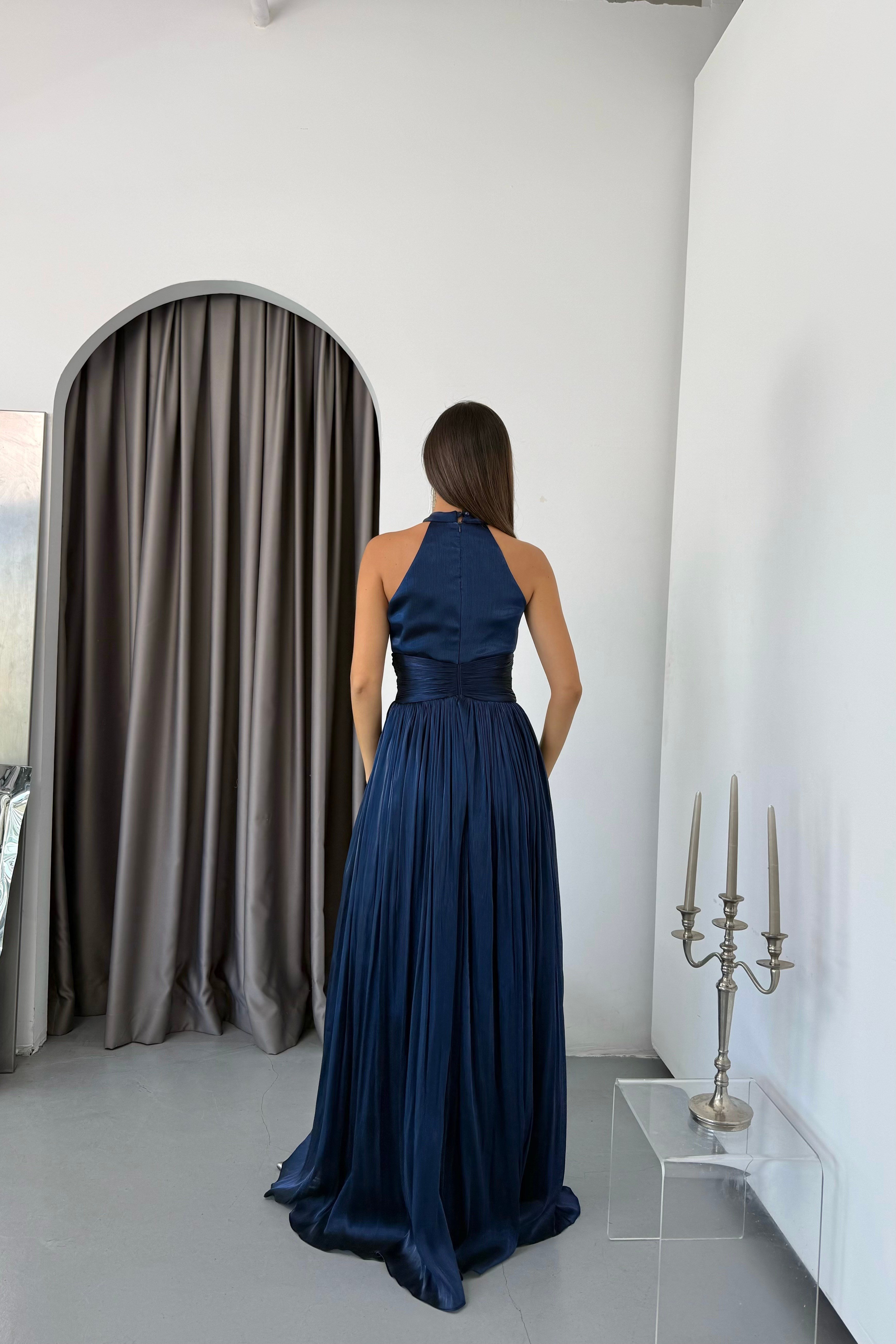 Halter Yaka Organze Janjan Beli Büzgülü Abiye Elbise - Lacivert