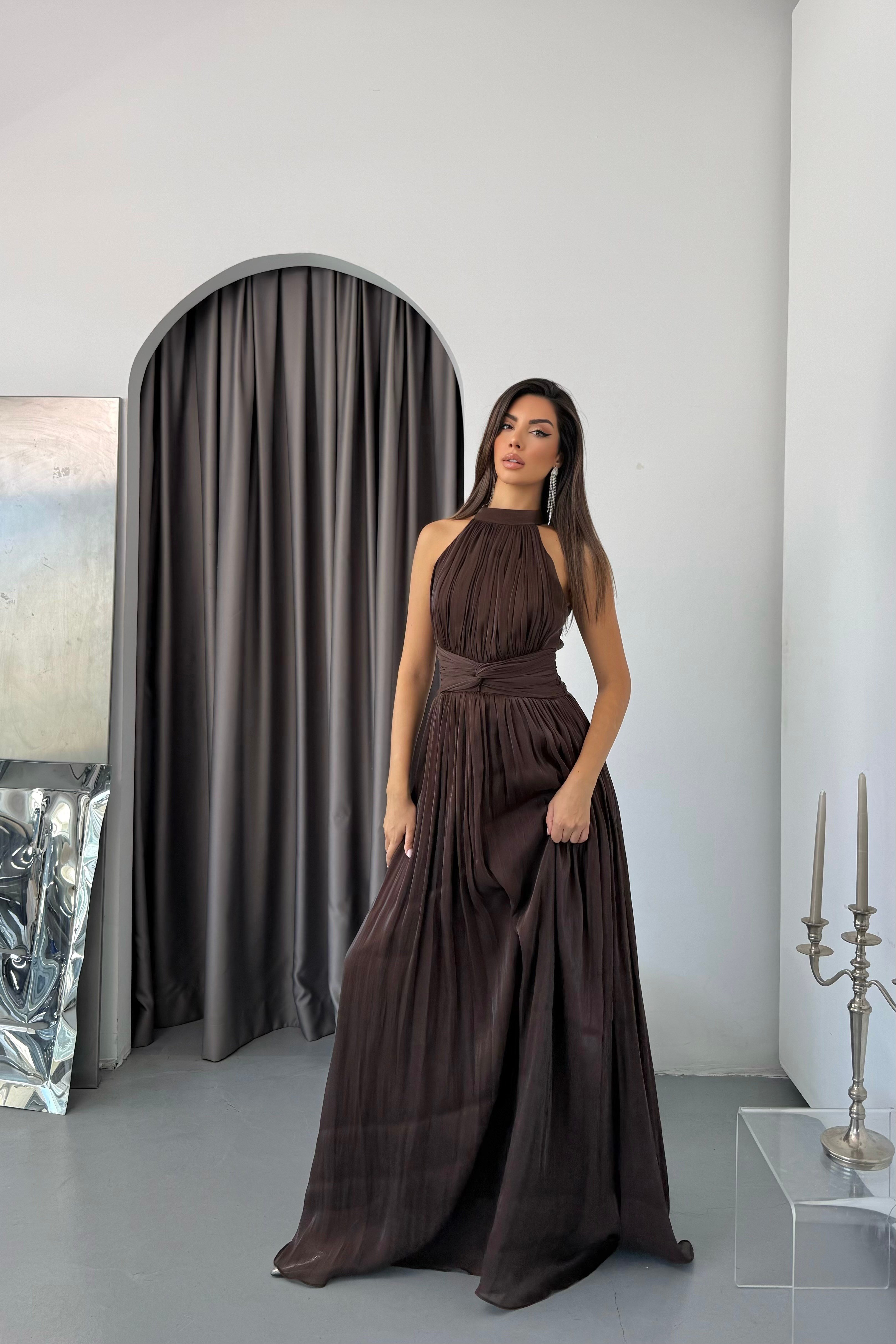 Halter Yaka Organze Janjan Beli Büzgülü Abiye Elbise -Kahverengi