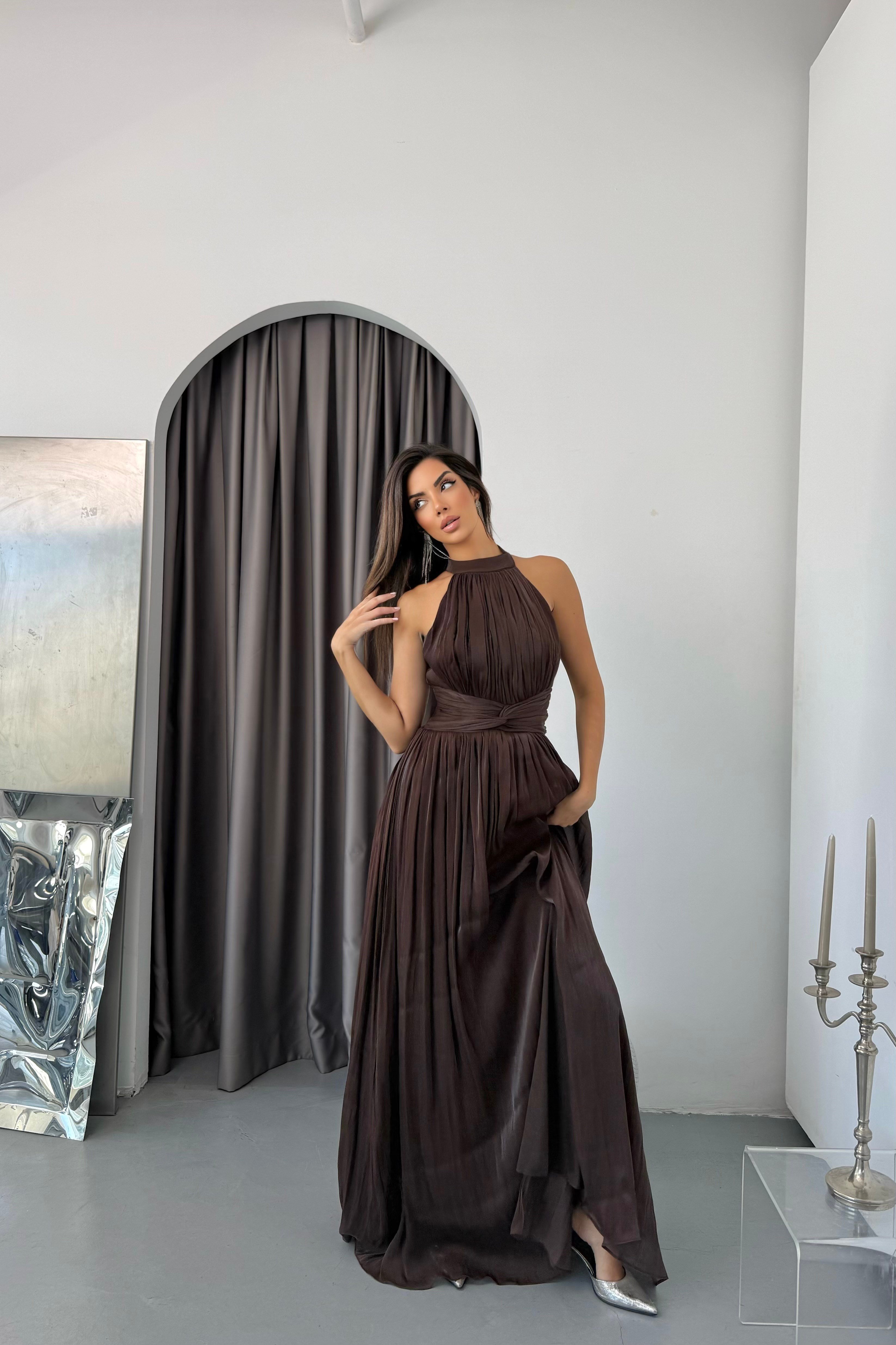 Halter Yaka Organze Janjan Beli Büzgülü Abiye Elbise -Kahverengi