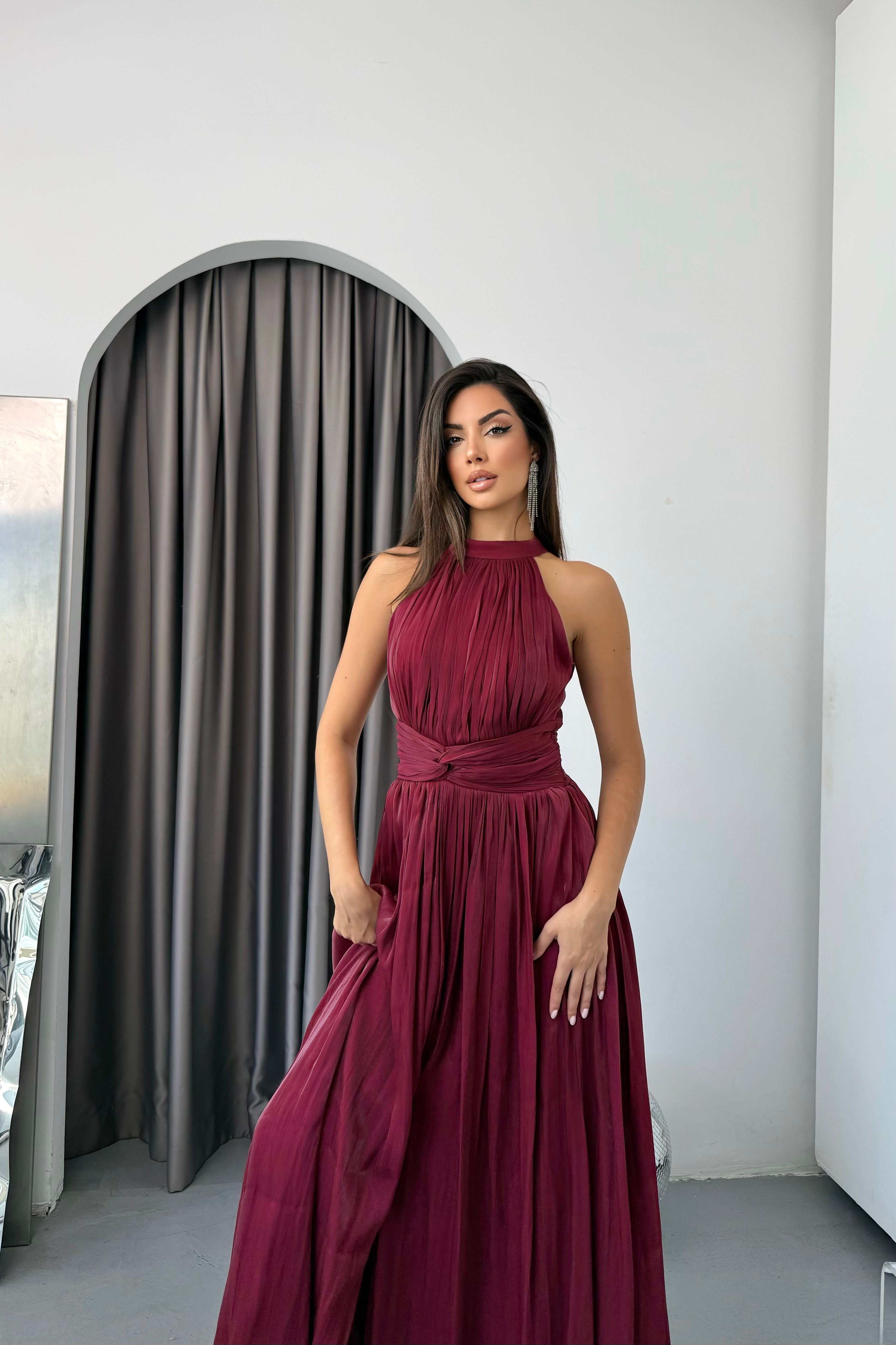 Halter Yaka Organze Janjan Beli Büzgülü Abiye Elbise -Bordo