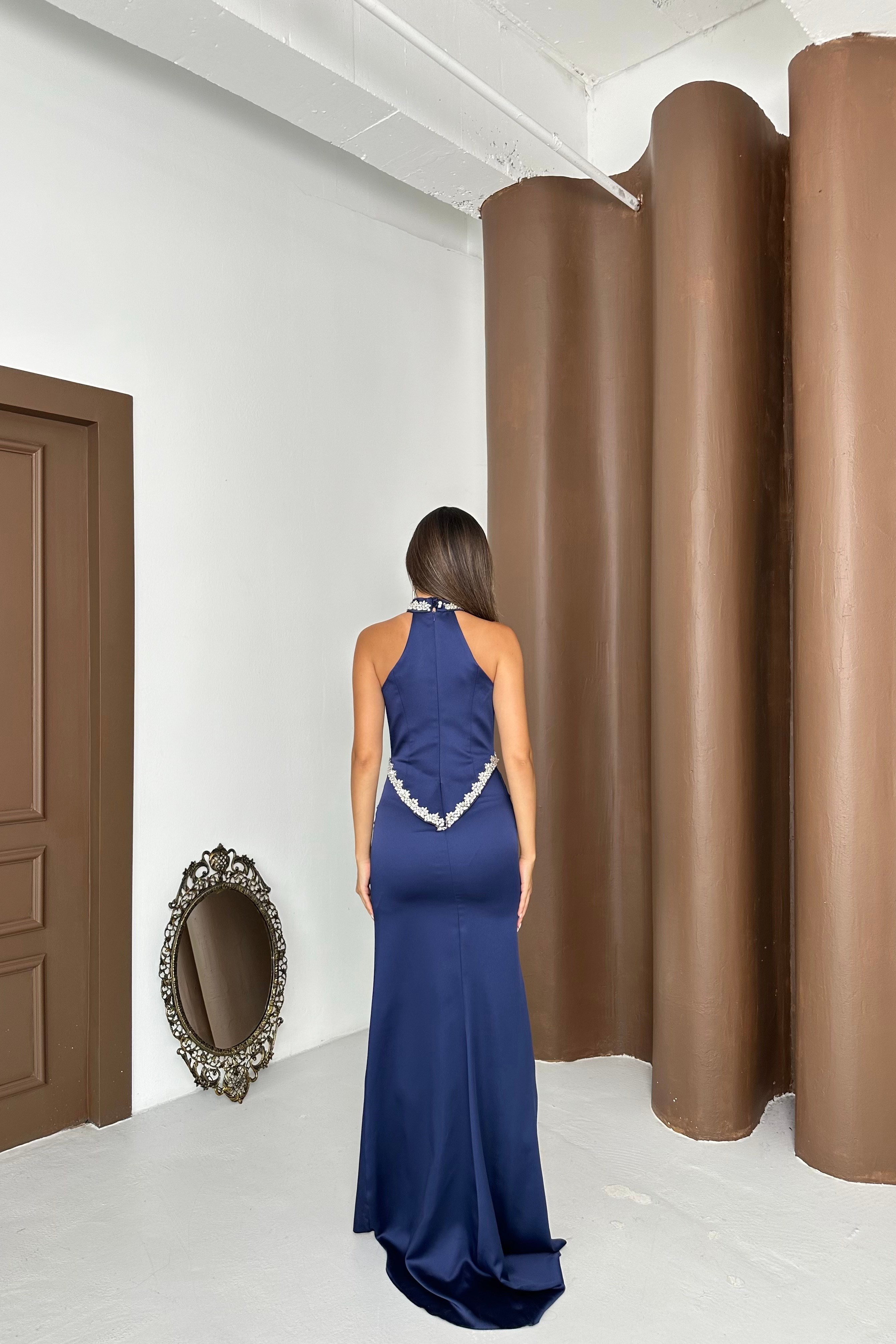 Halter Yaka Taş Detaylı Saten Şık Tasarım Abiye Elbise - Lacivert