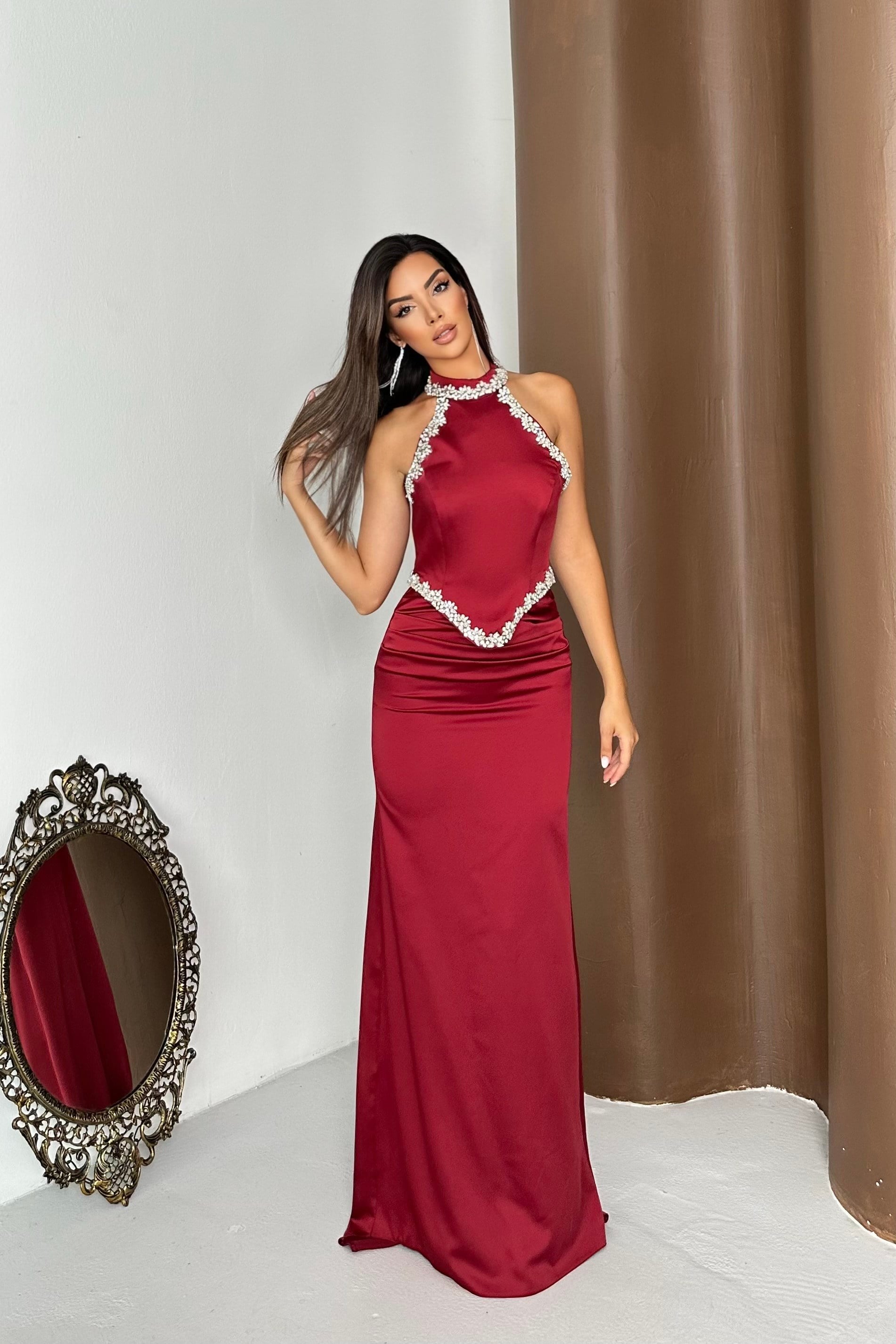 Halter Yaka Taş Detaylı Saten Şık Tasarım Abiye Elbise - Bordo