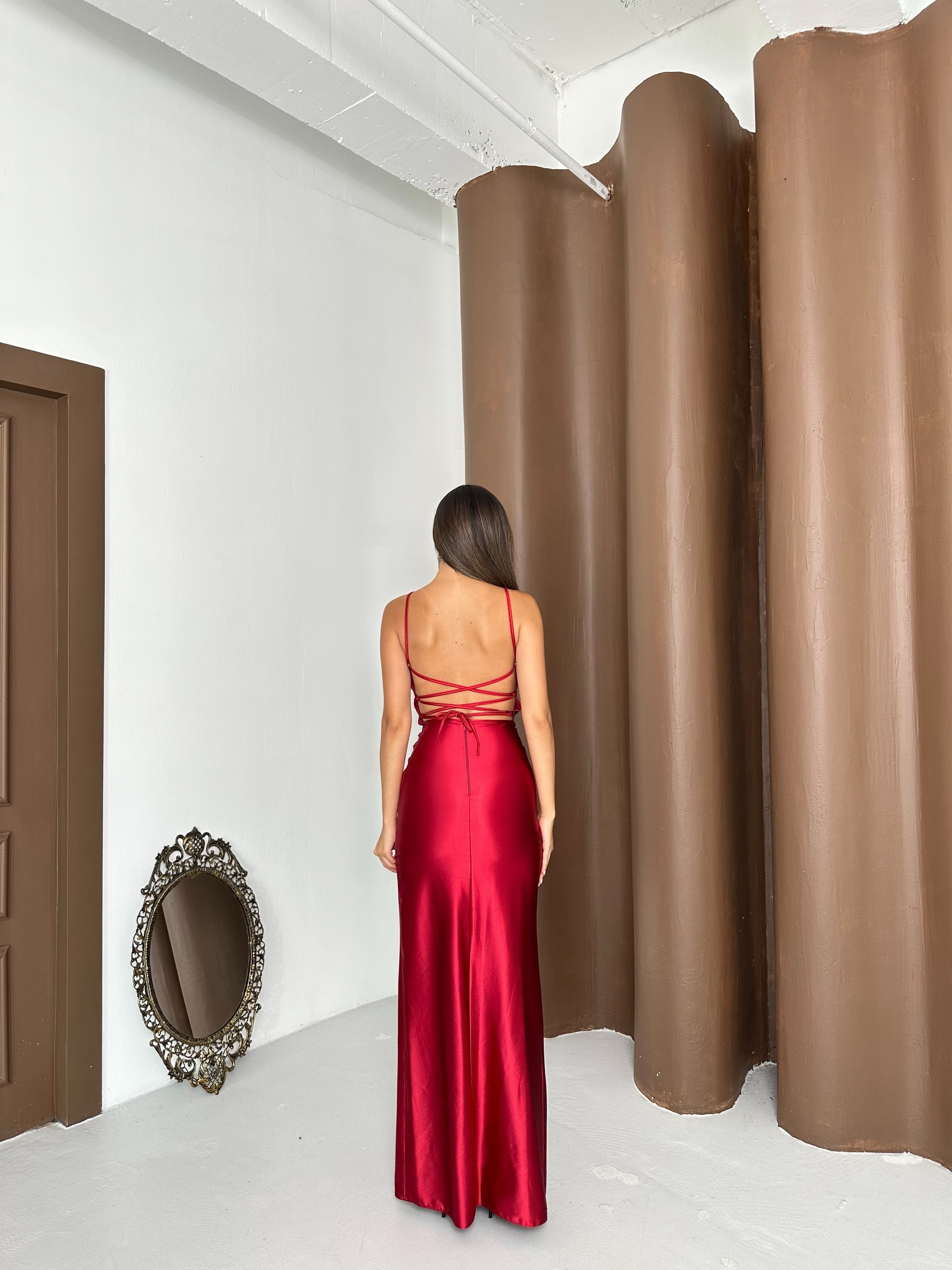 Örme Saten Sırt Bağcık Detaylı Askılı Düz Abiye Elbise - Açık Bordo