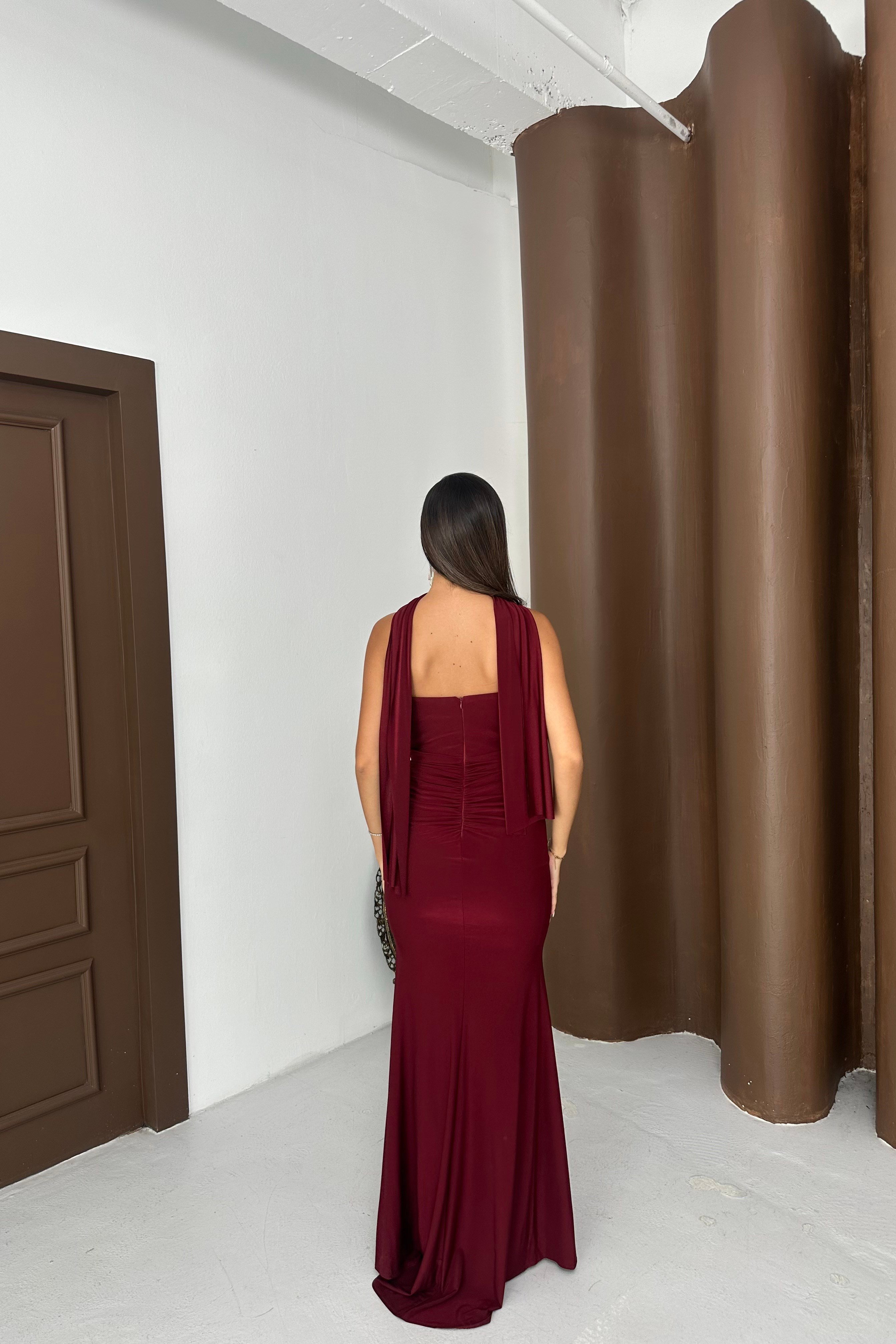 Şallı Ve Bel Taşlı Kristal Kumaş Önden Yırtmaçlı Abiye Elbise - Bordo