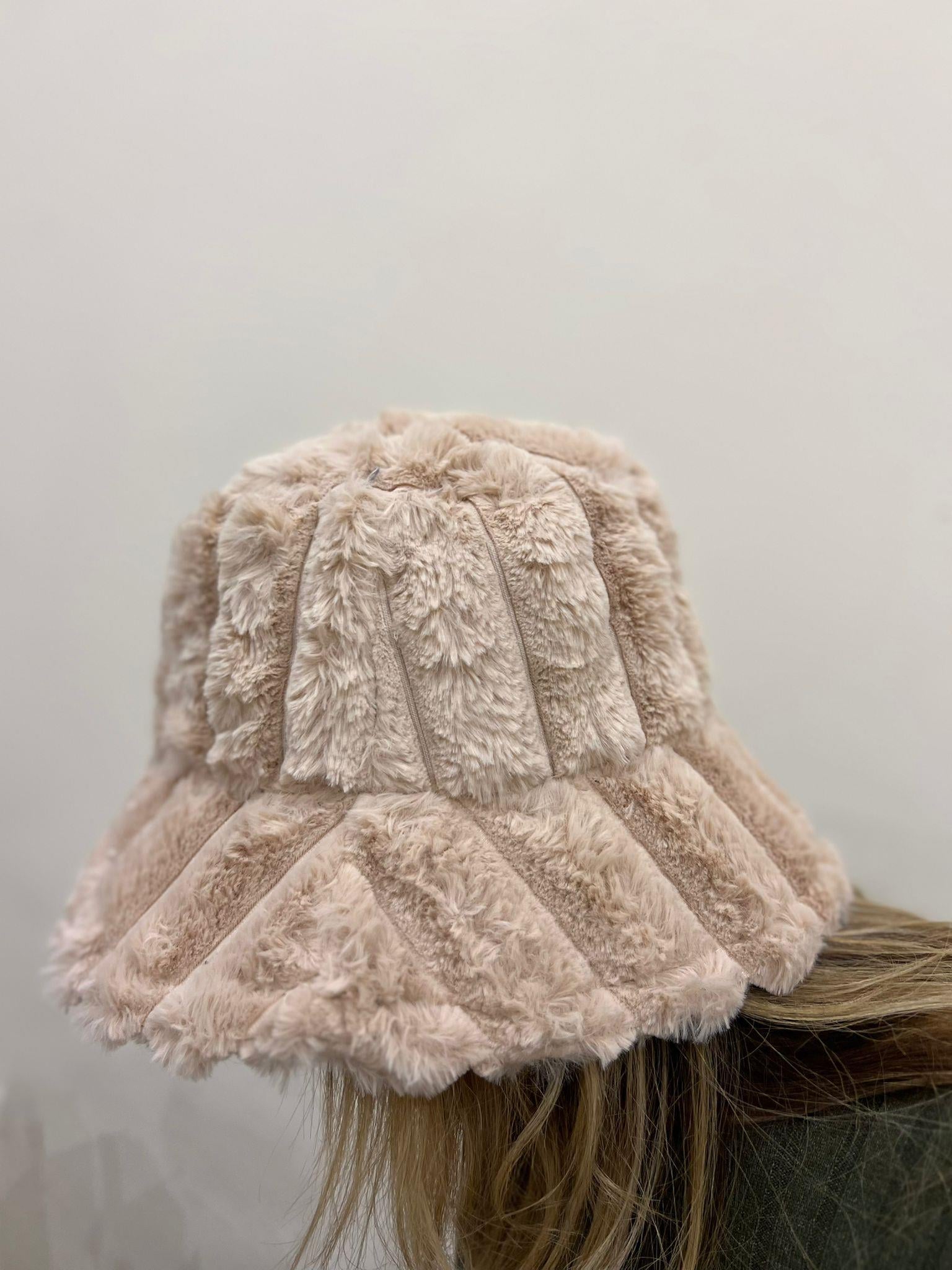 Bej Peluş Bucket Şapka