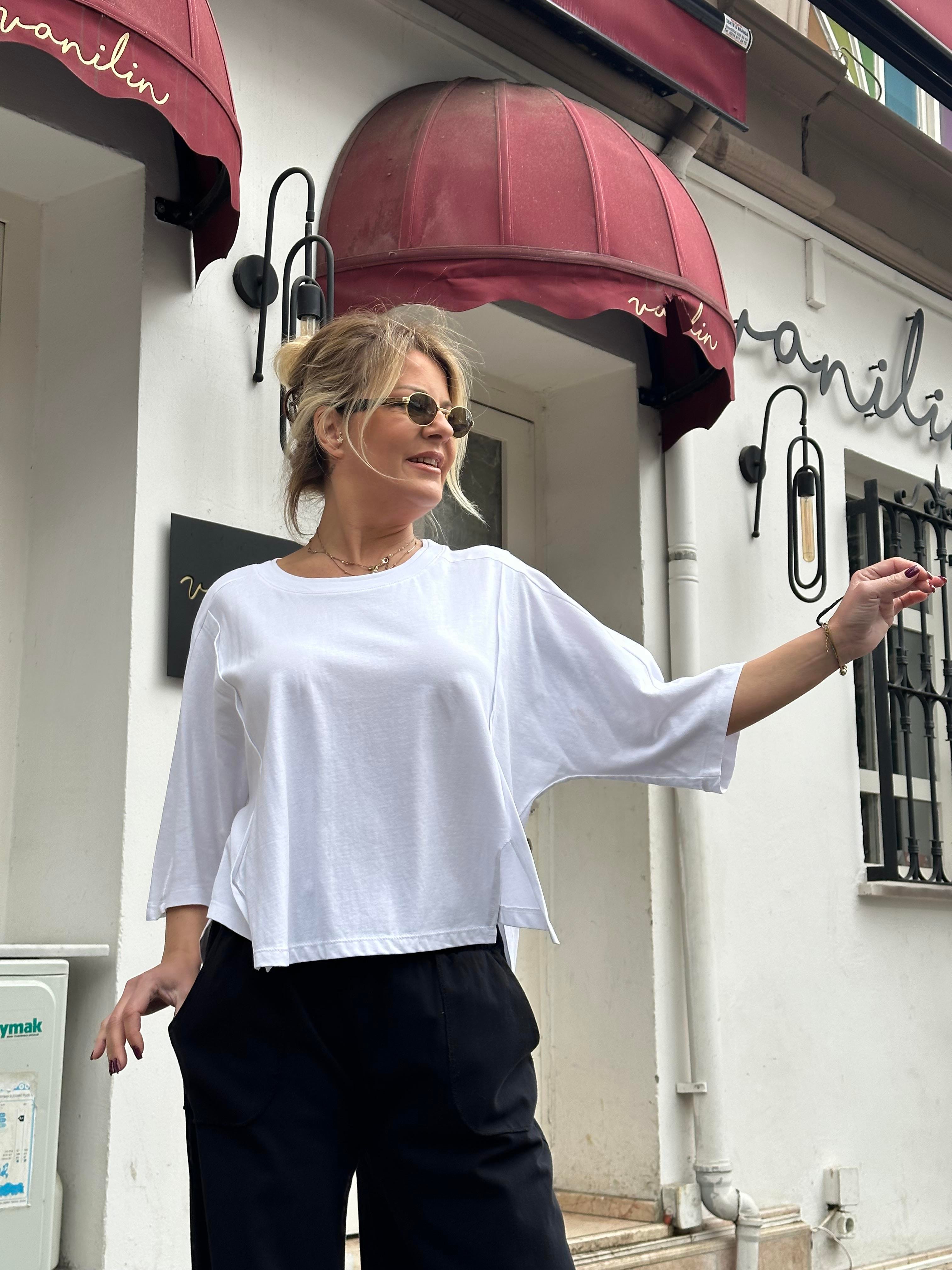 Beyaz Pamuklu Parçalı Tshirt