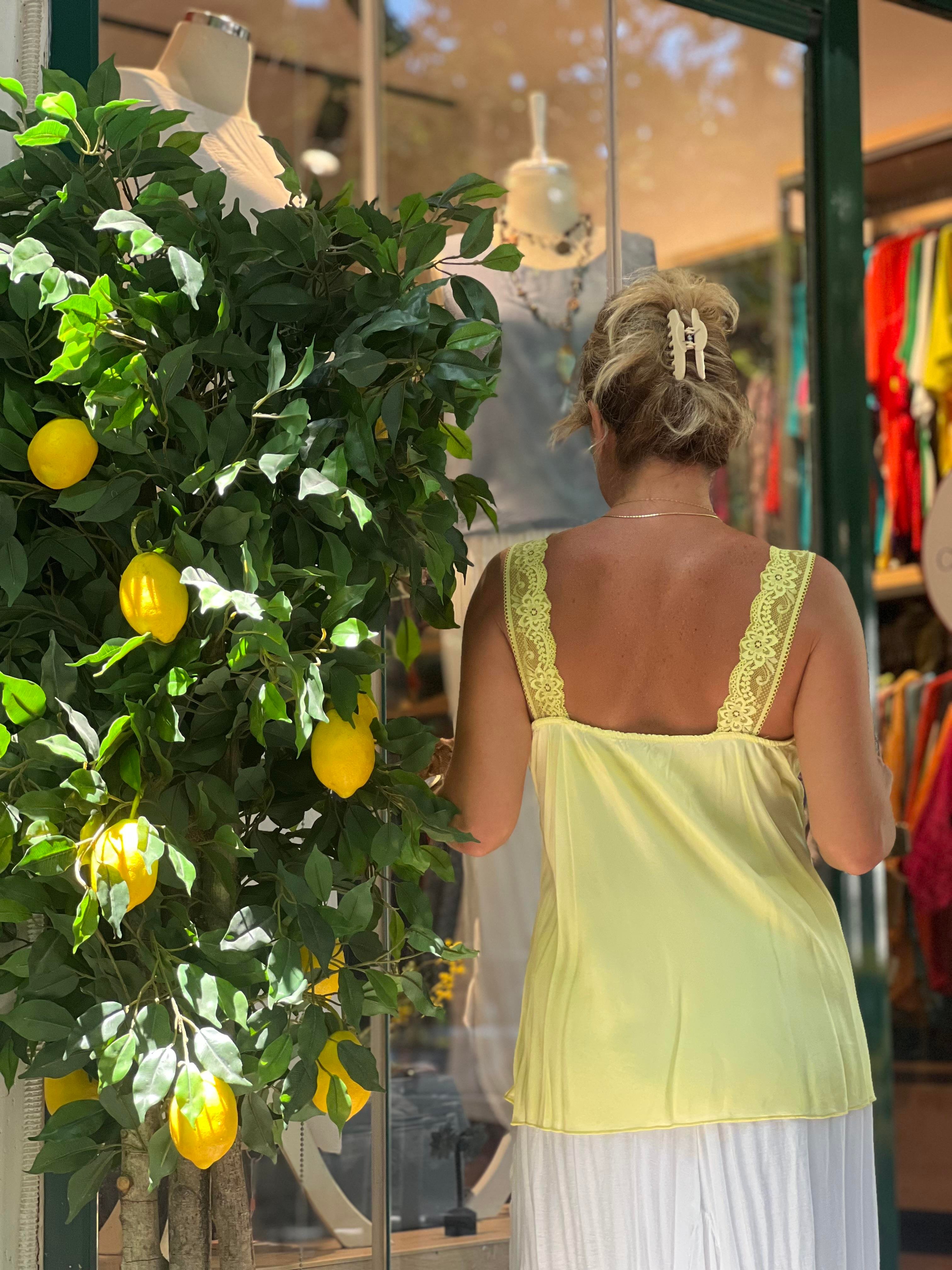 İpek Dantelli Askılı Bluz