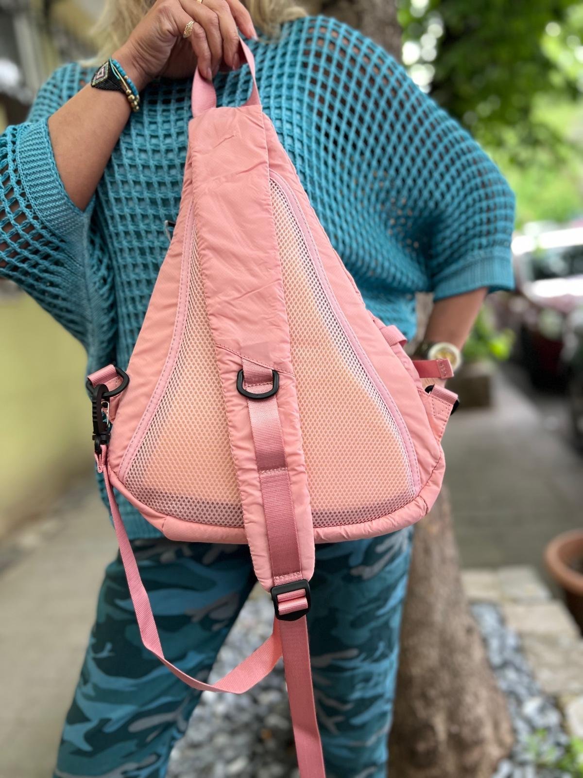 Pembe Üçgen Sırt Çantası