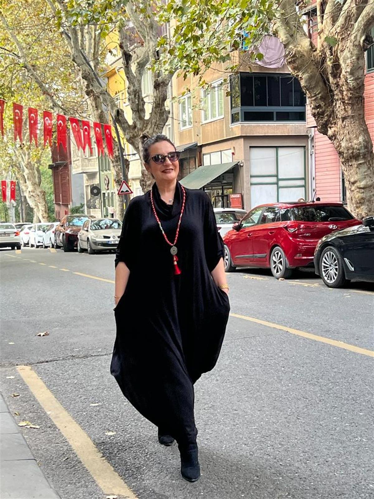 Siyah Degaje Boğazlı Elbise