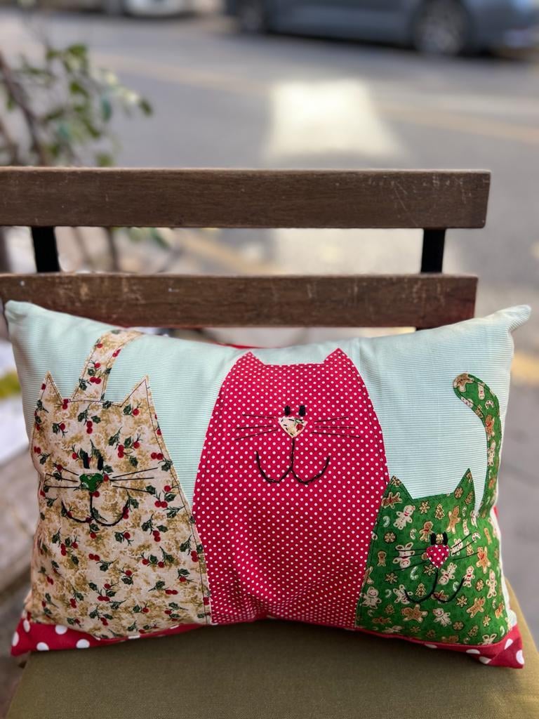 Üç Kedili Patchwork Kırlent Yastık
