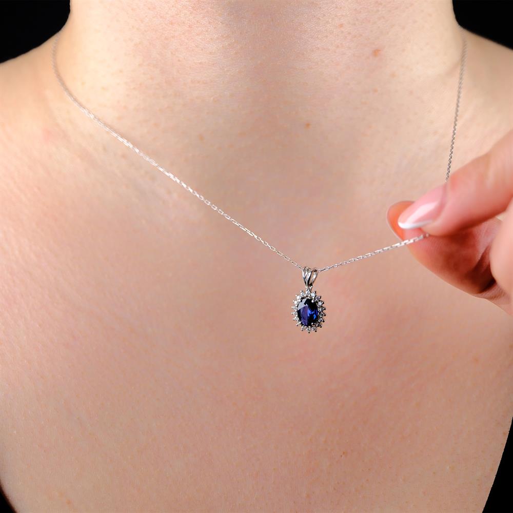 0.15 Karat Pırlanta Oval Safir Anturaj Kolye