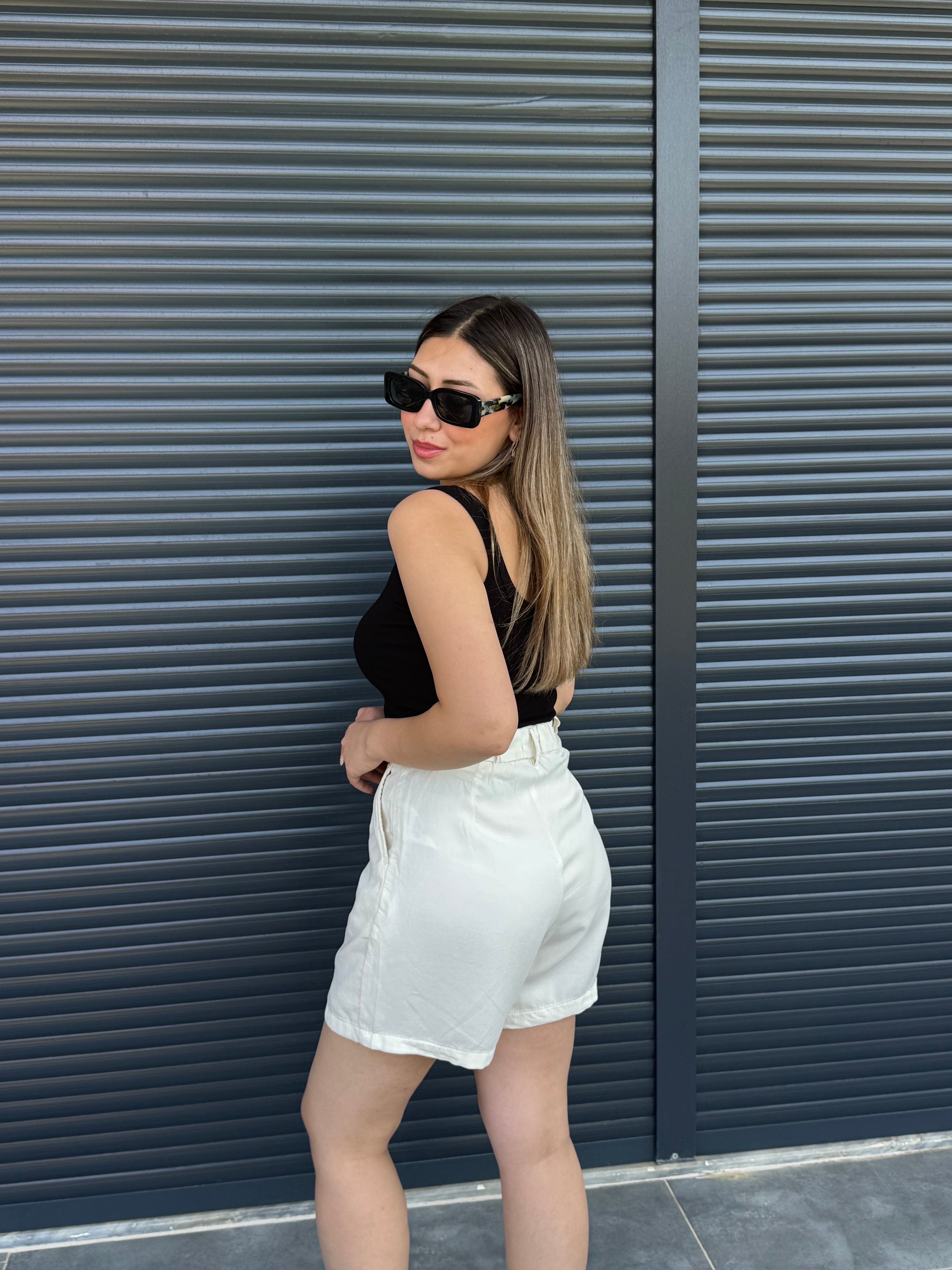 Arka Beli Lastikli Tensel Kot Şort Taş