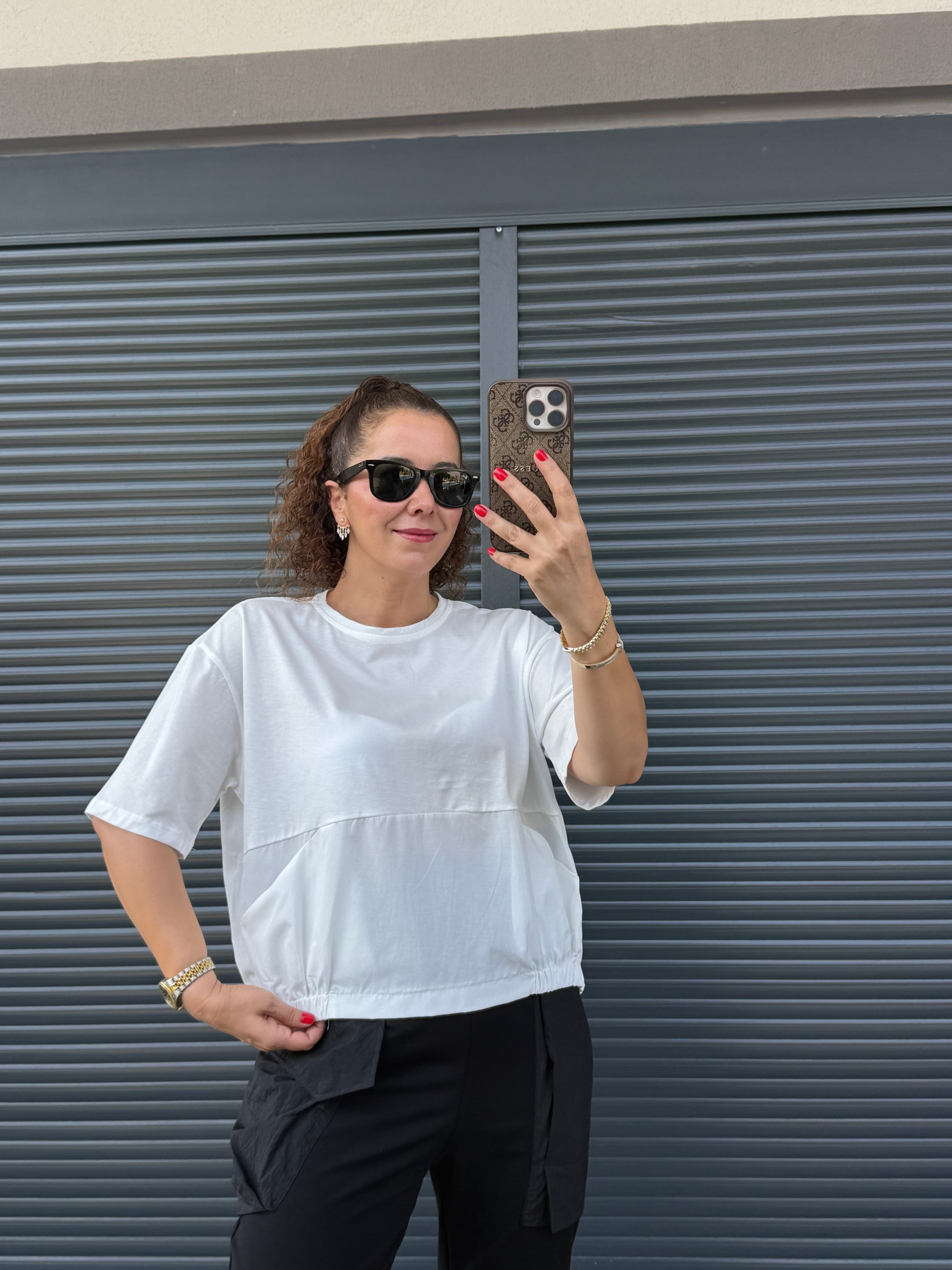 Arkası Düğme Detaylı Cepli T-Shirt Beyaz