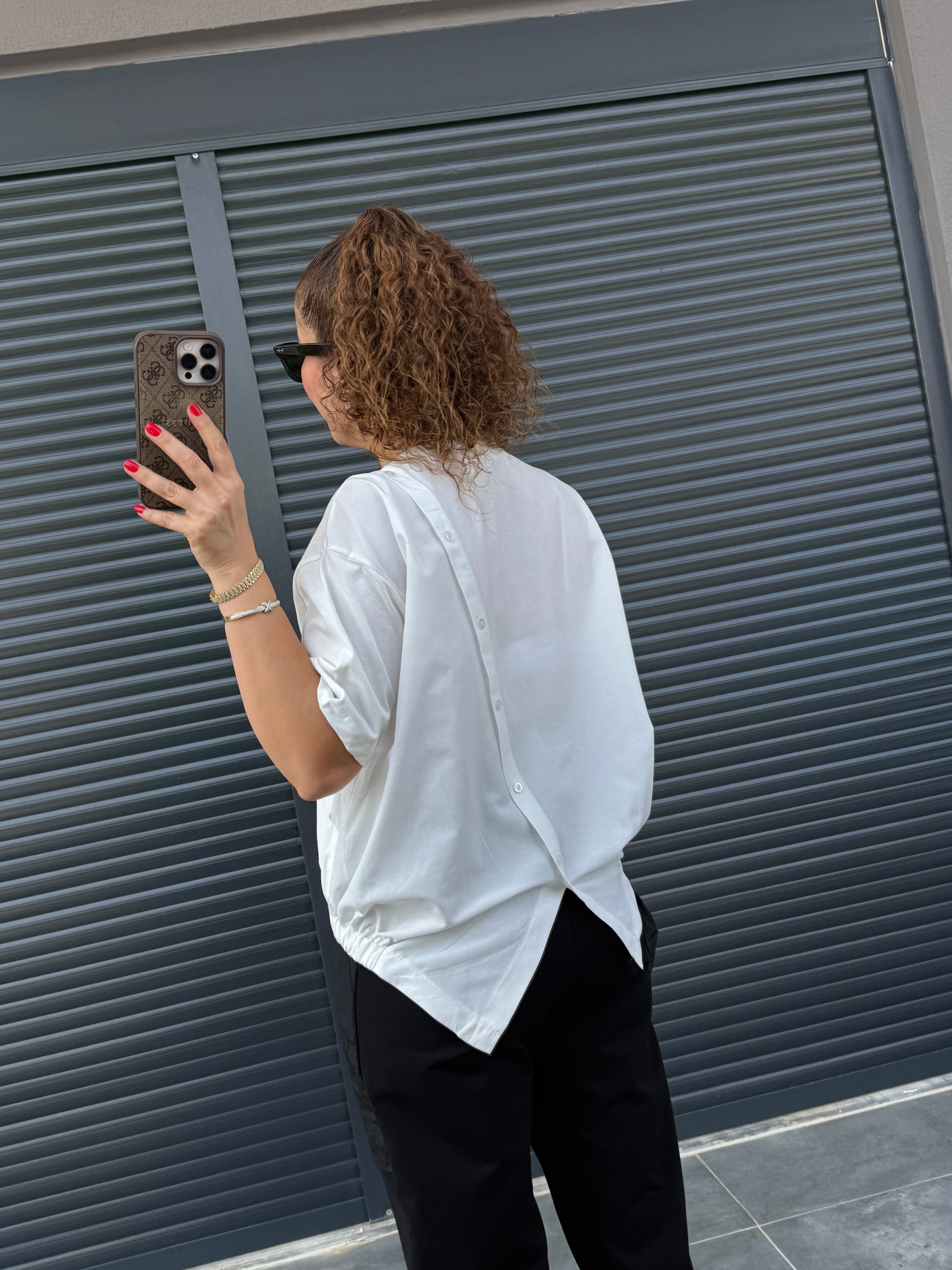 Arkası Düğme Detaylı Cepli T-Shirt Beyaz