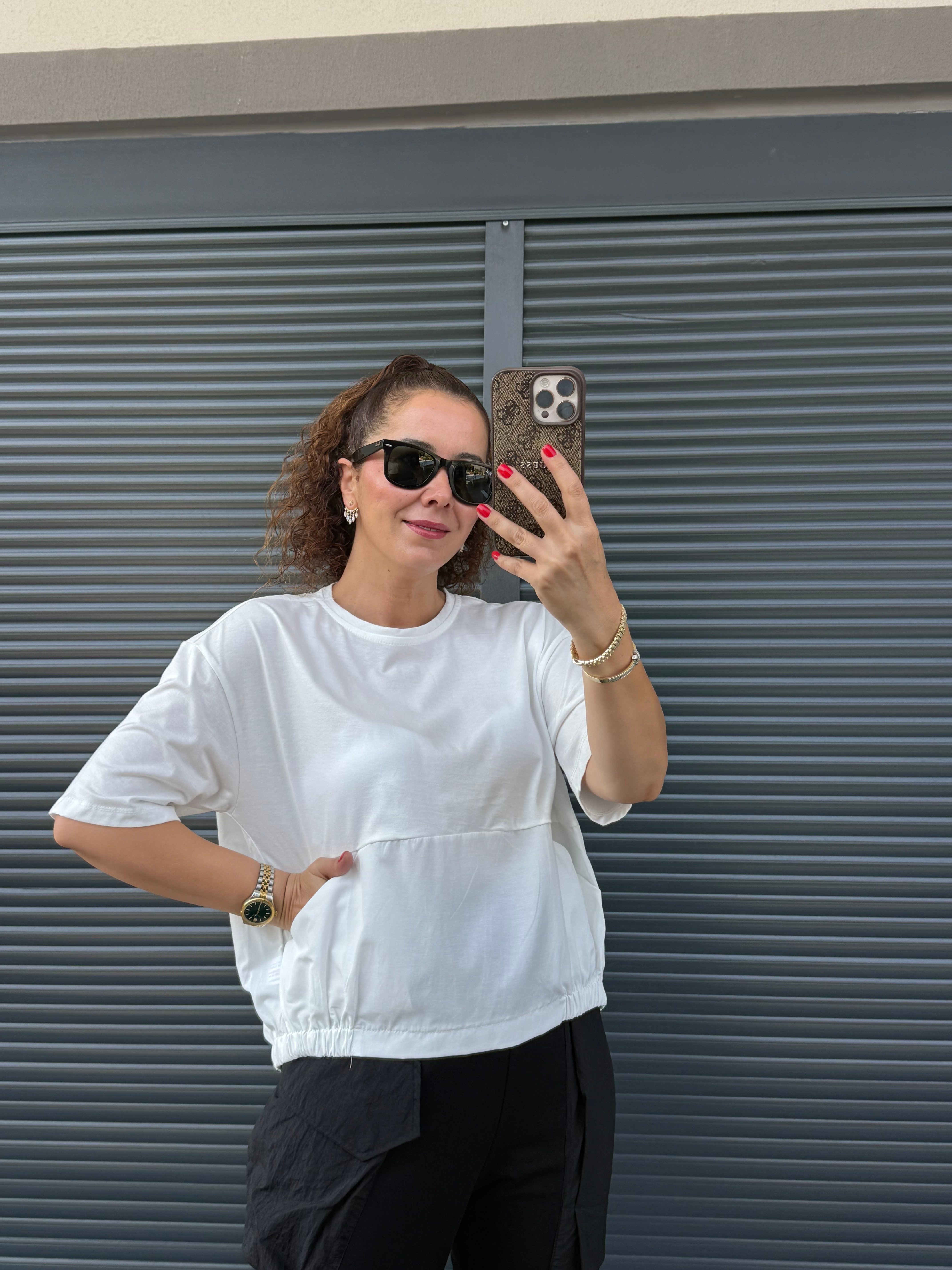 Arkası Düğme Detaylı Cepli T-Shirt Beyaz