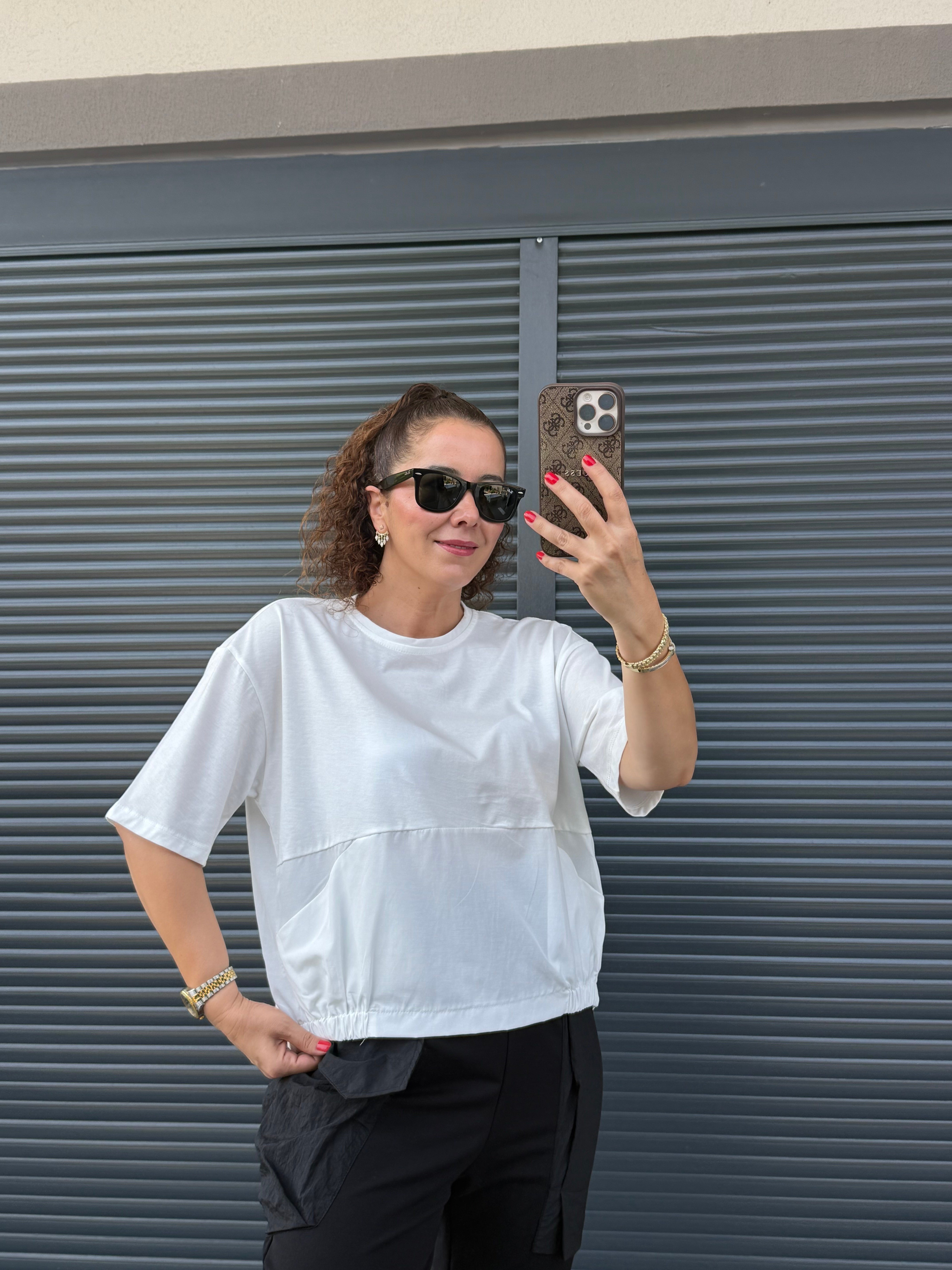 Arkası Düğme Detaylı Cepli T-Shirt Beyaz