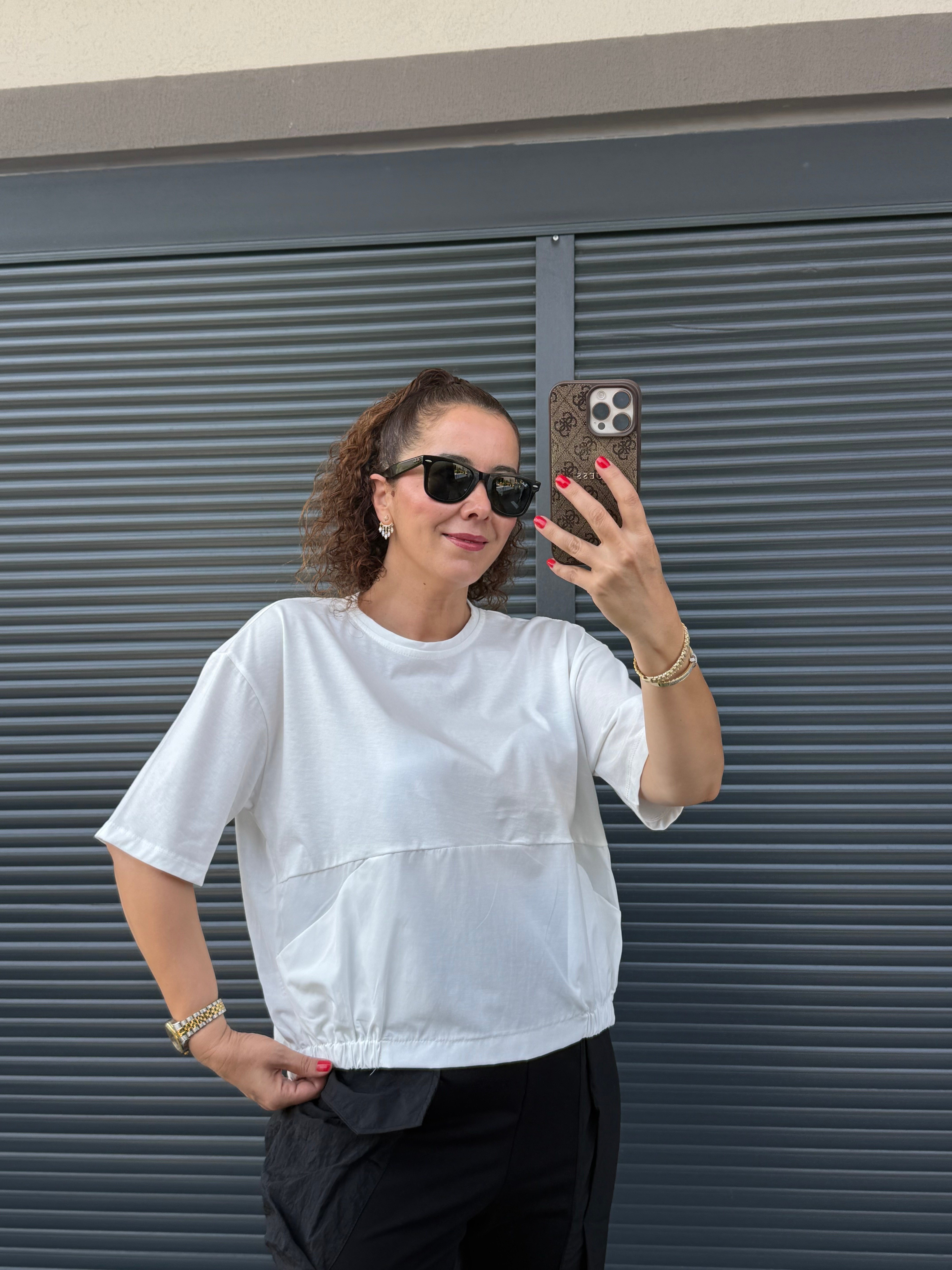 Arkası Düğme Detaylı Cepli T-Shirt Beyaz