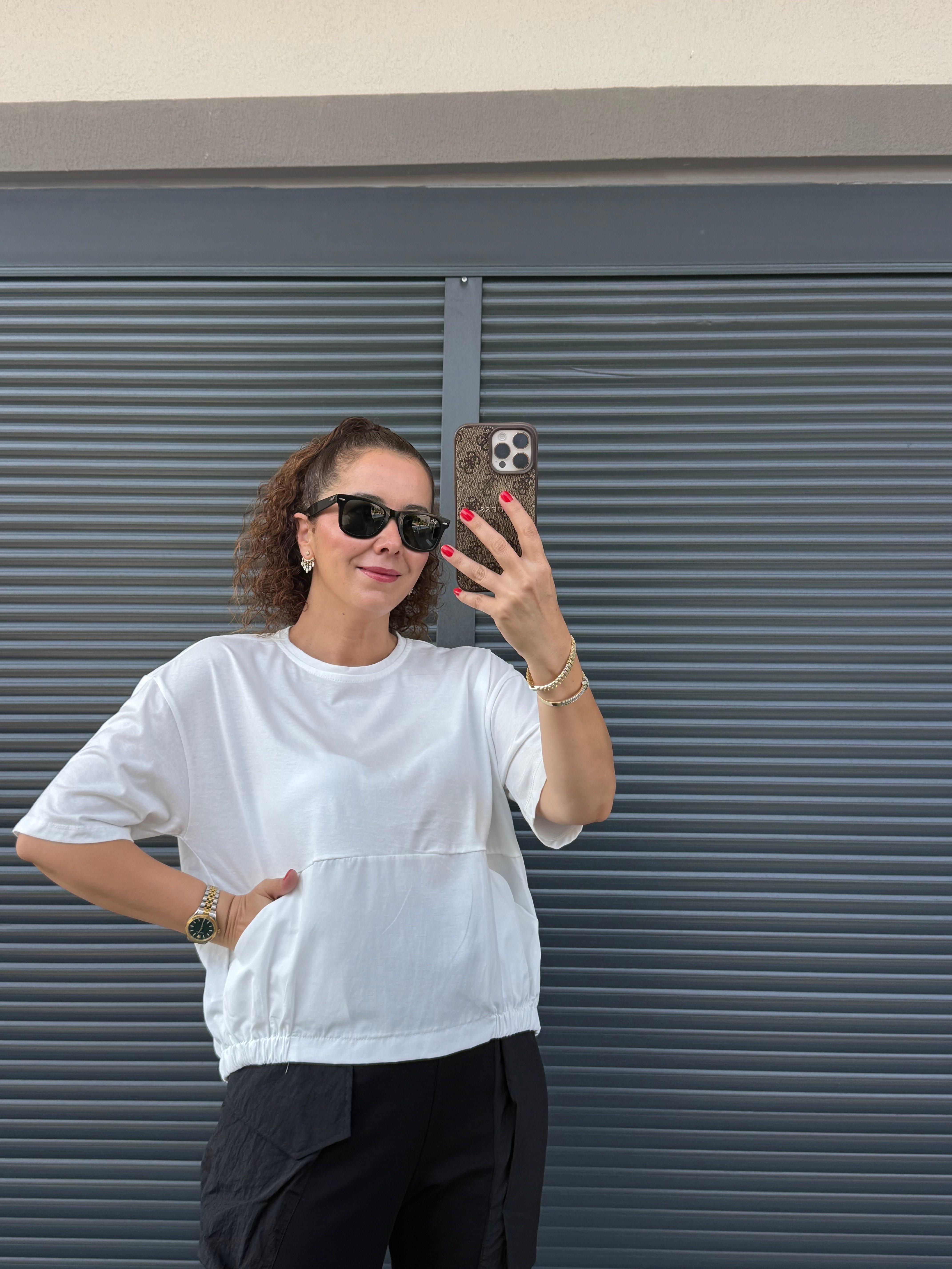 Arkası Düğme Detaylı Cepli T-Shirt Beyaz