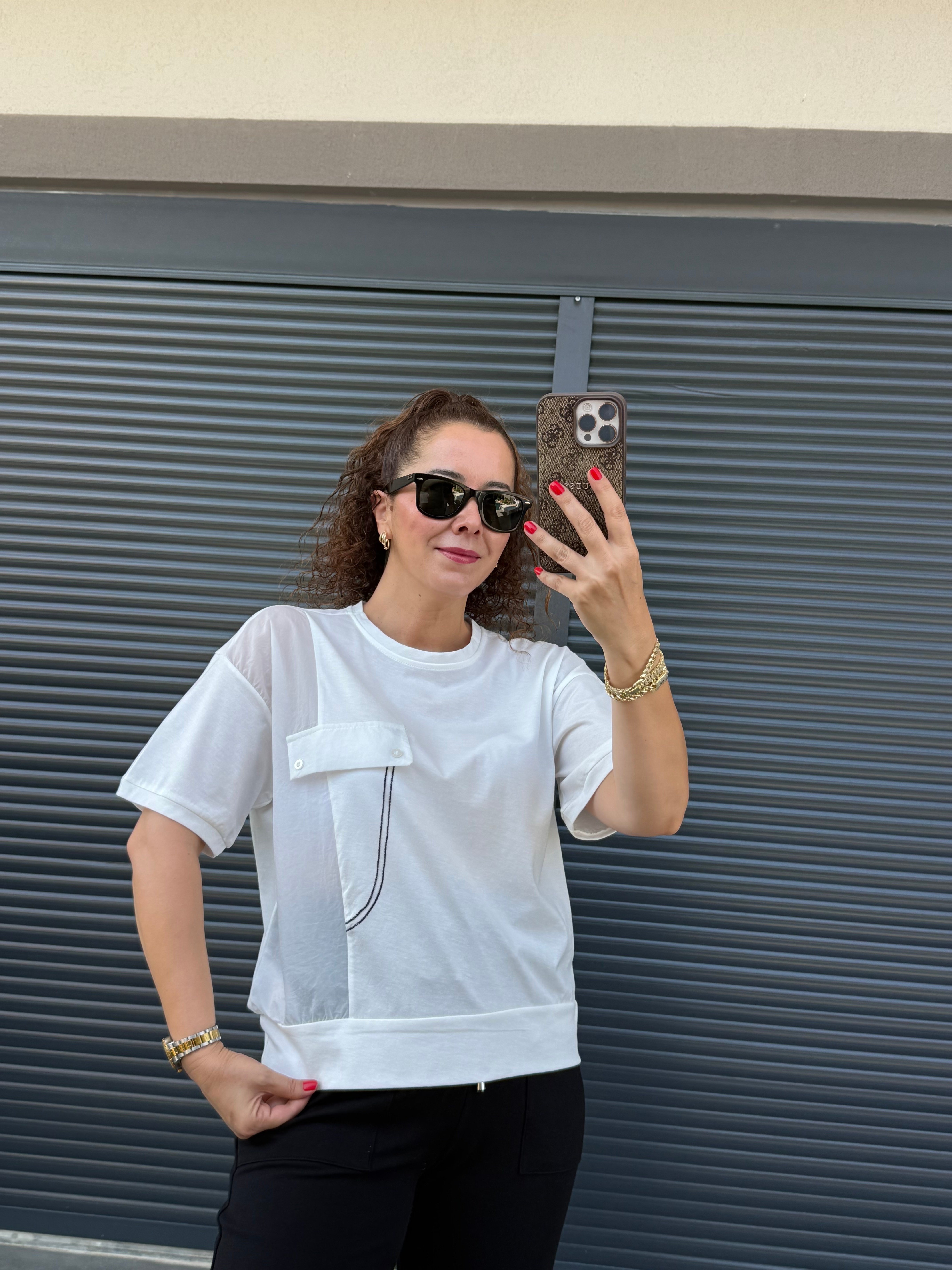 Cepli Şerit Detaylı T-Shirt Beyaz