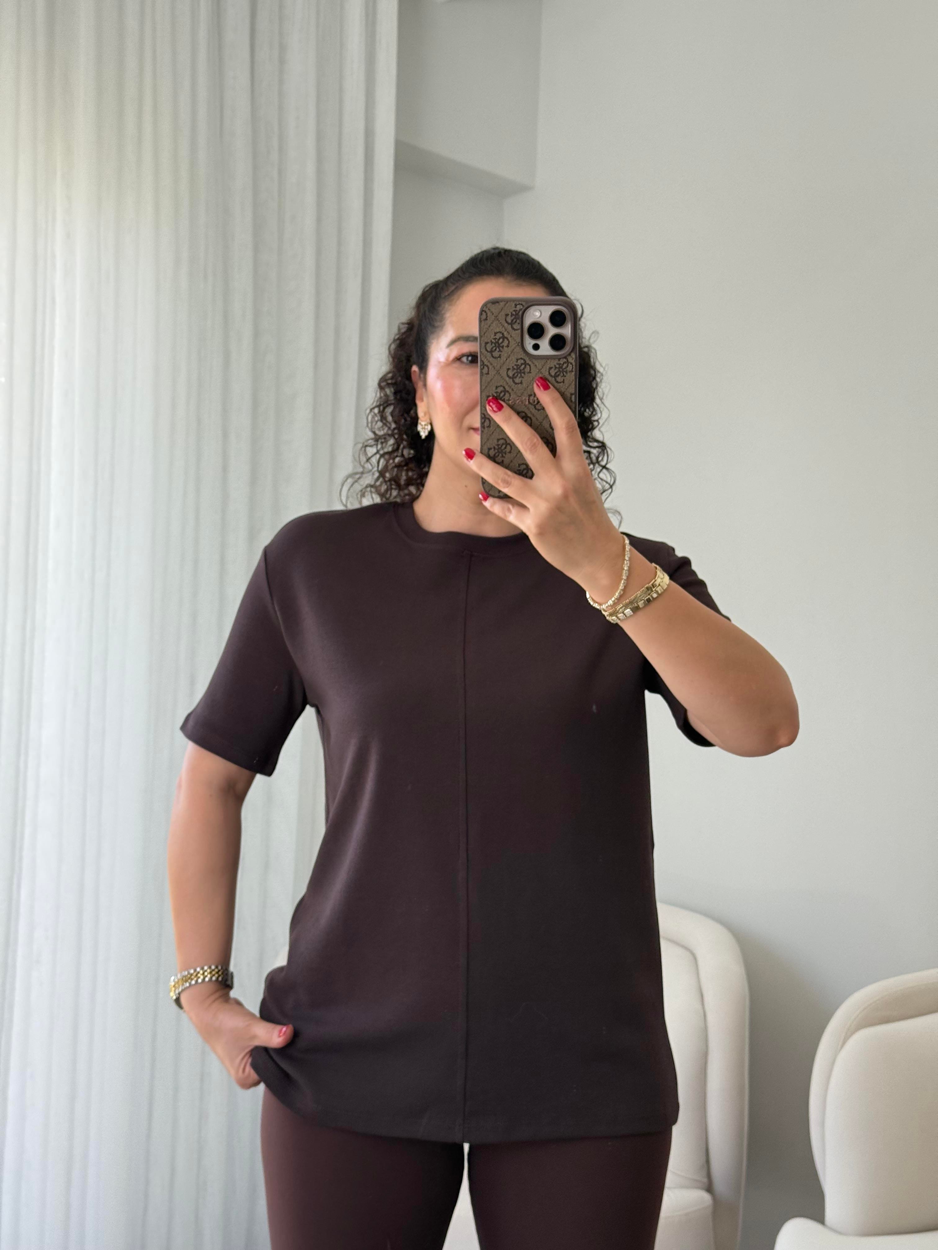 Dilvin Önü Dikiş Detaylı T-Shirt Acı Kahve