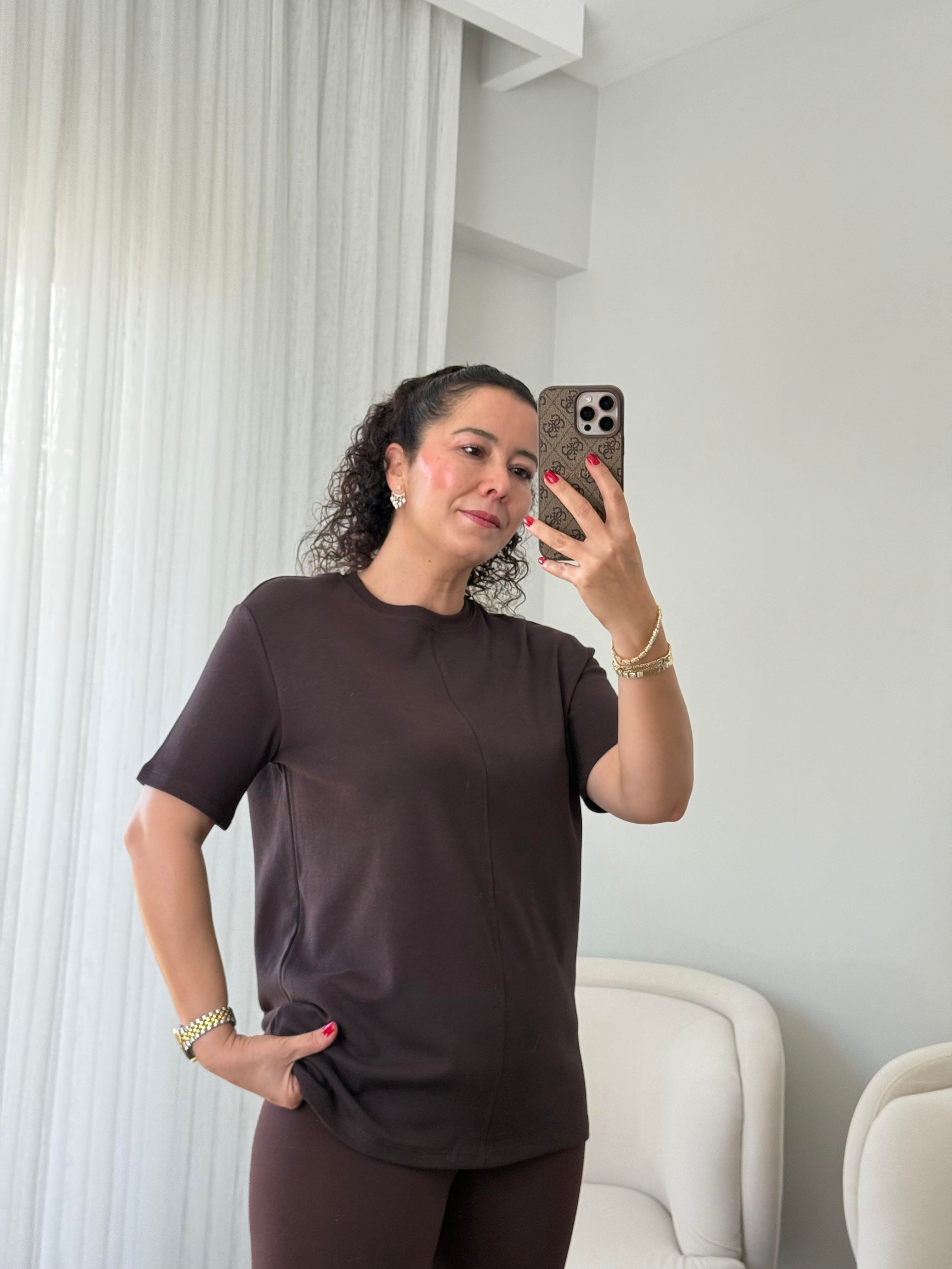 Dilvin Önü Dikiş Detaylı T-Shirt Acı Kahve
