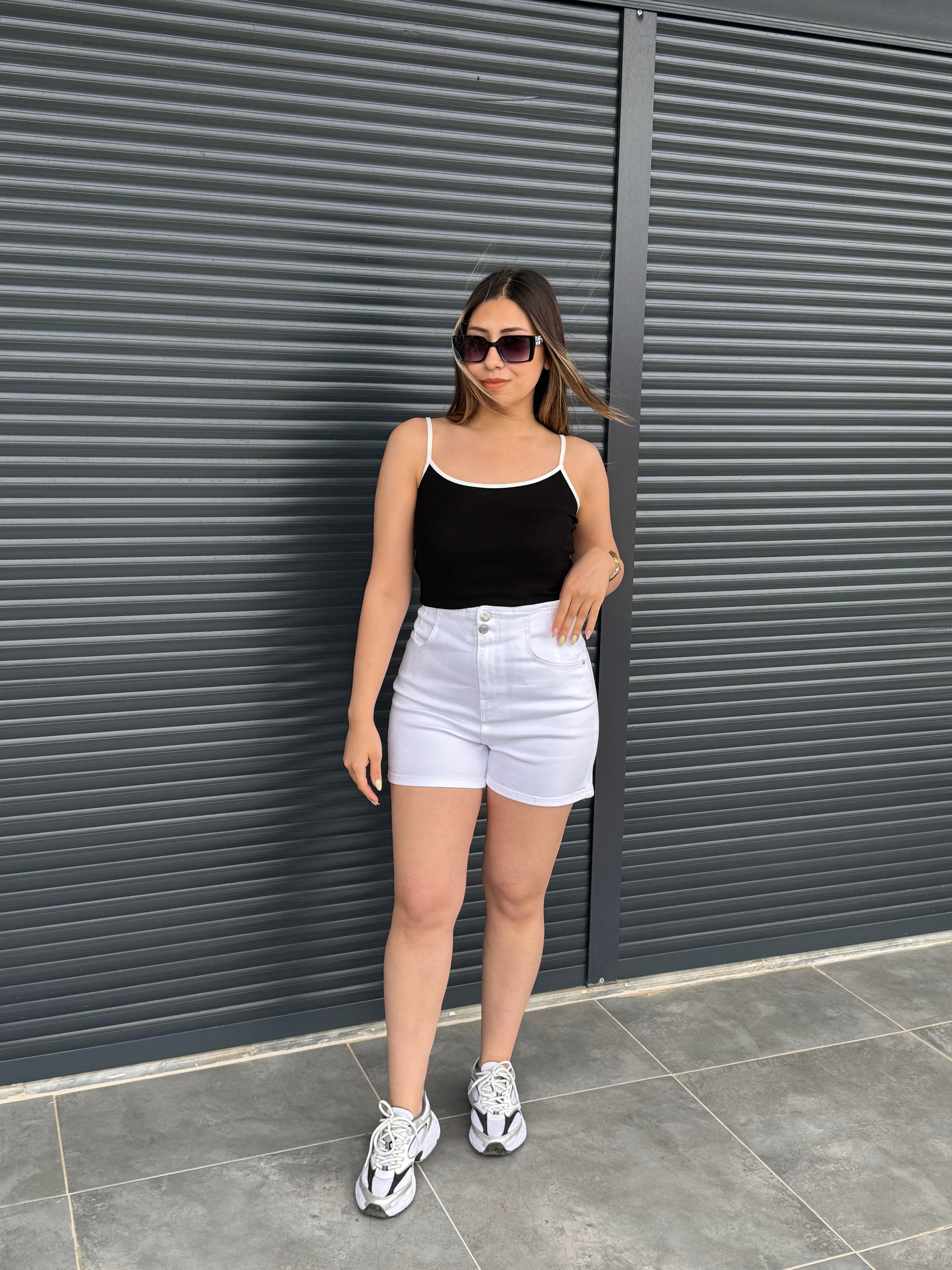 Karol Beyaz Düğmeli Kot Şort