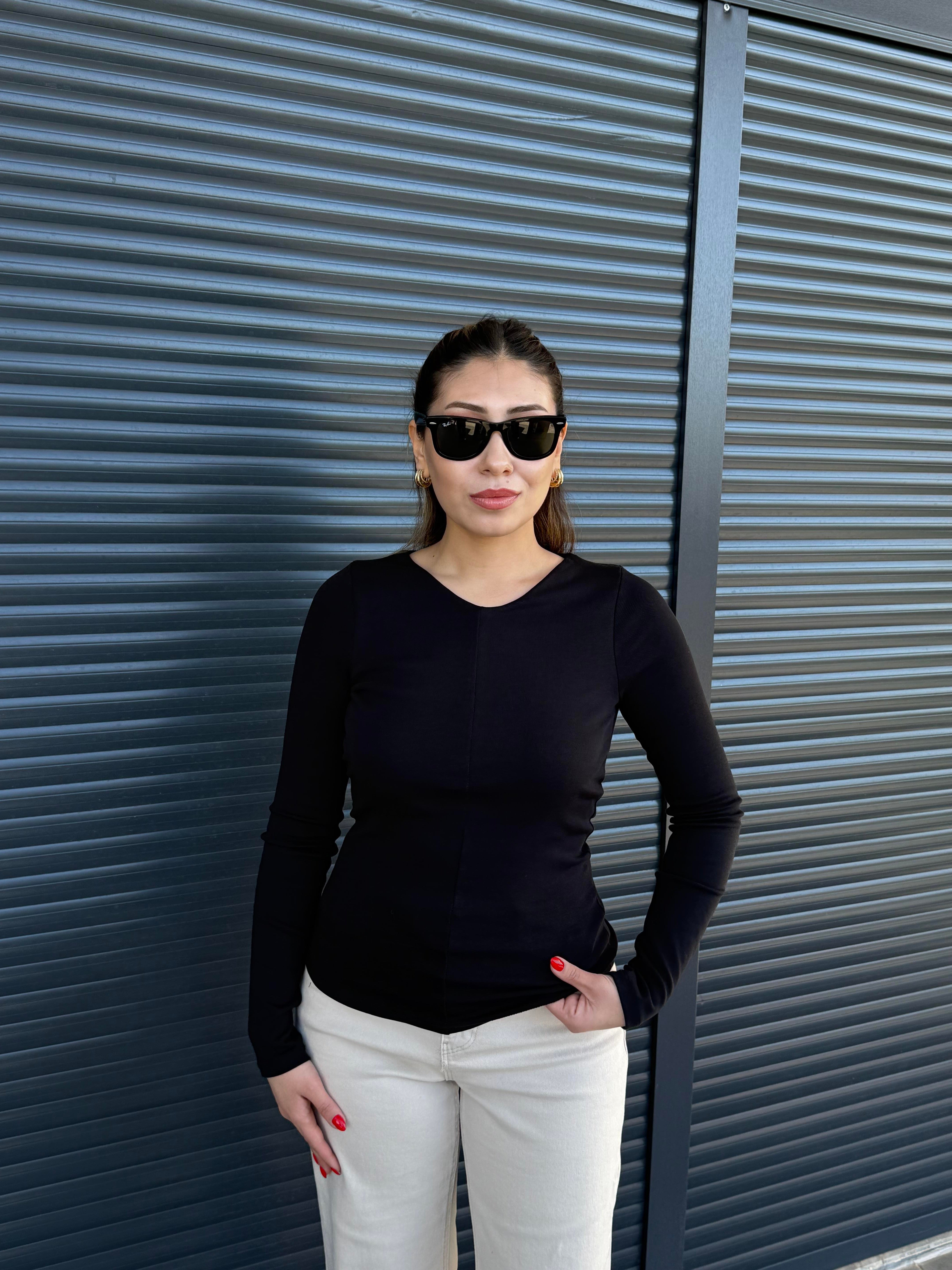 Karol Önü Dikişli Mini V Yaka Bluz Siyah