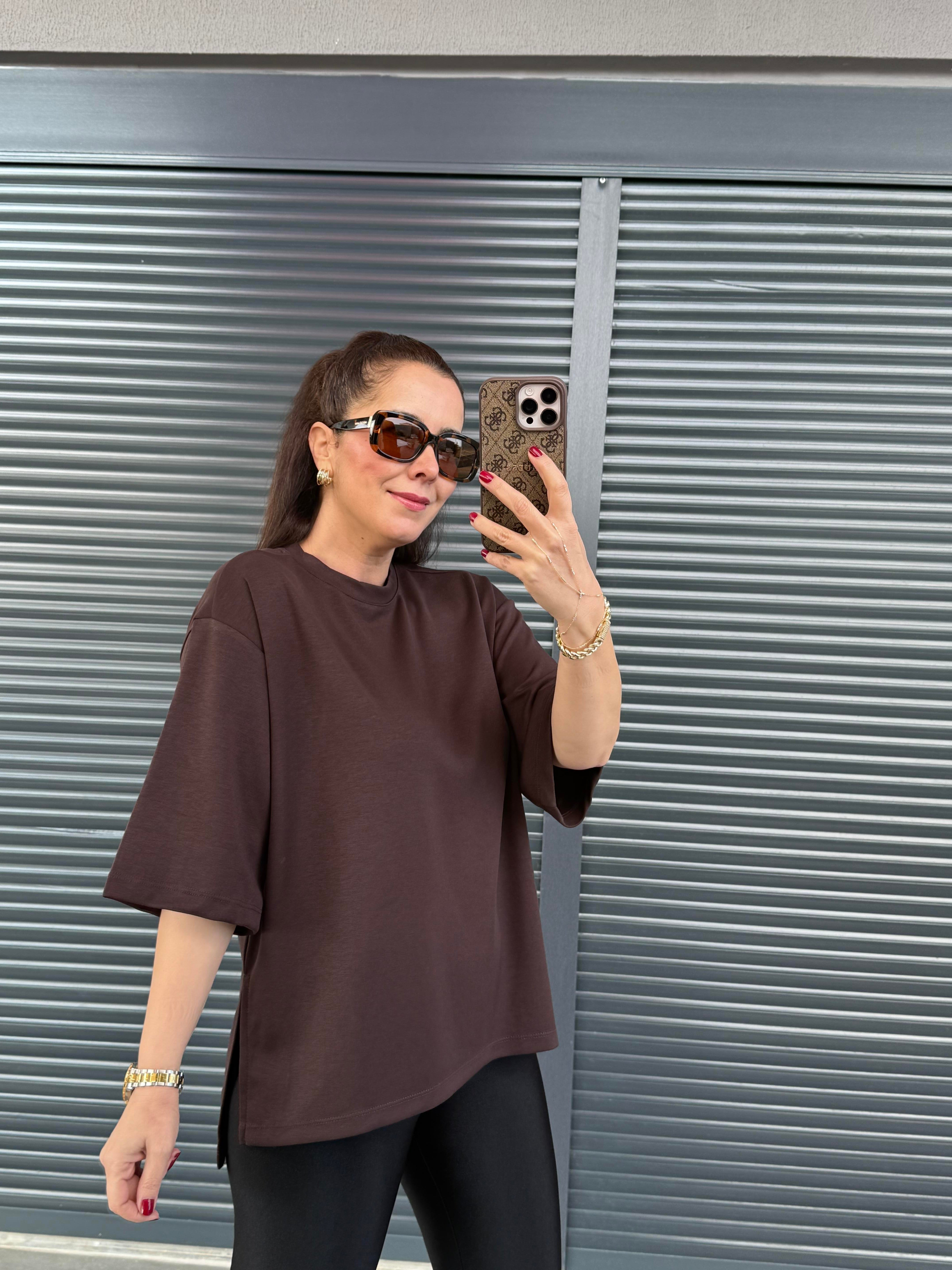 Modal Kumaş Yan Yırtmaçlı Basic T-Shirt Acı Kahve