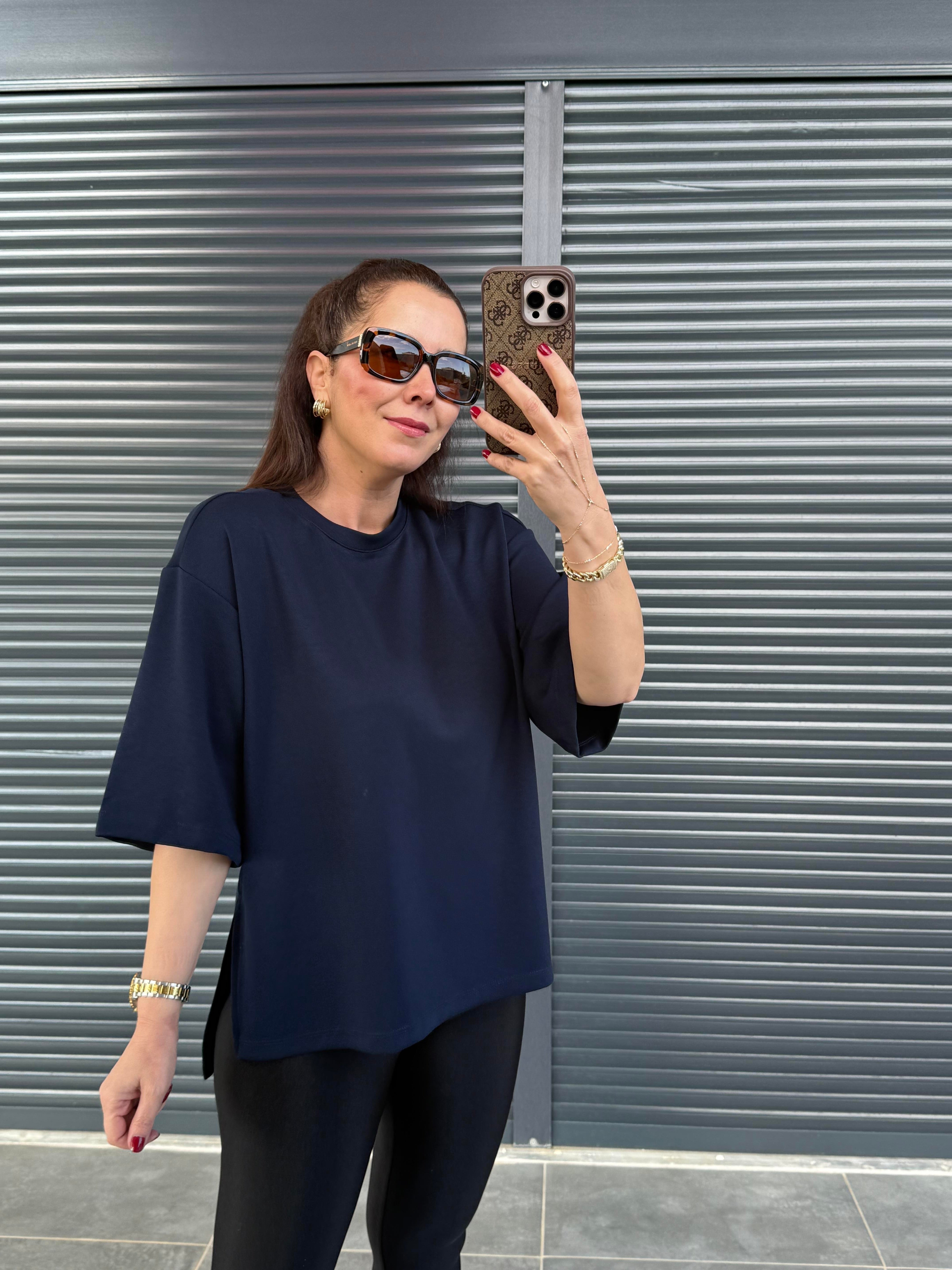 Modal Kumaş Yan Yırtmaçlı Basic T-Shirt Lacivert
