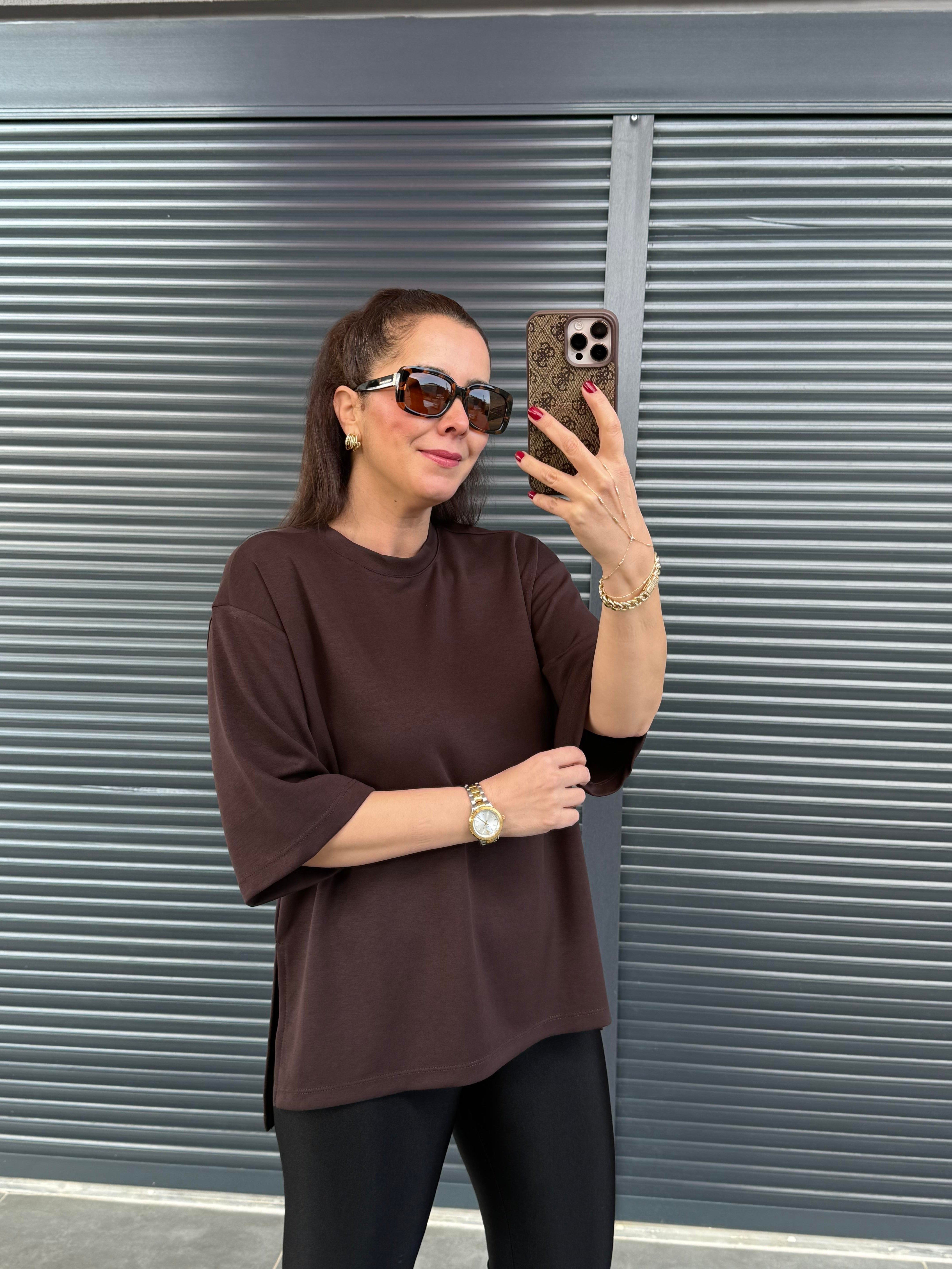 Modal Kumaş Yan Yırtmaçlı Basic T-Shirt Acı Kahve