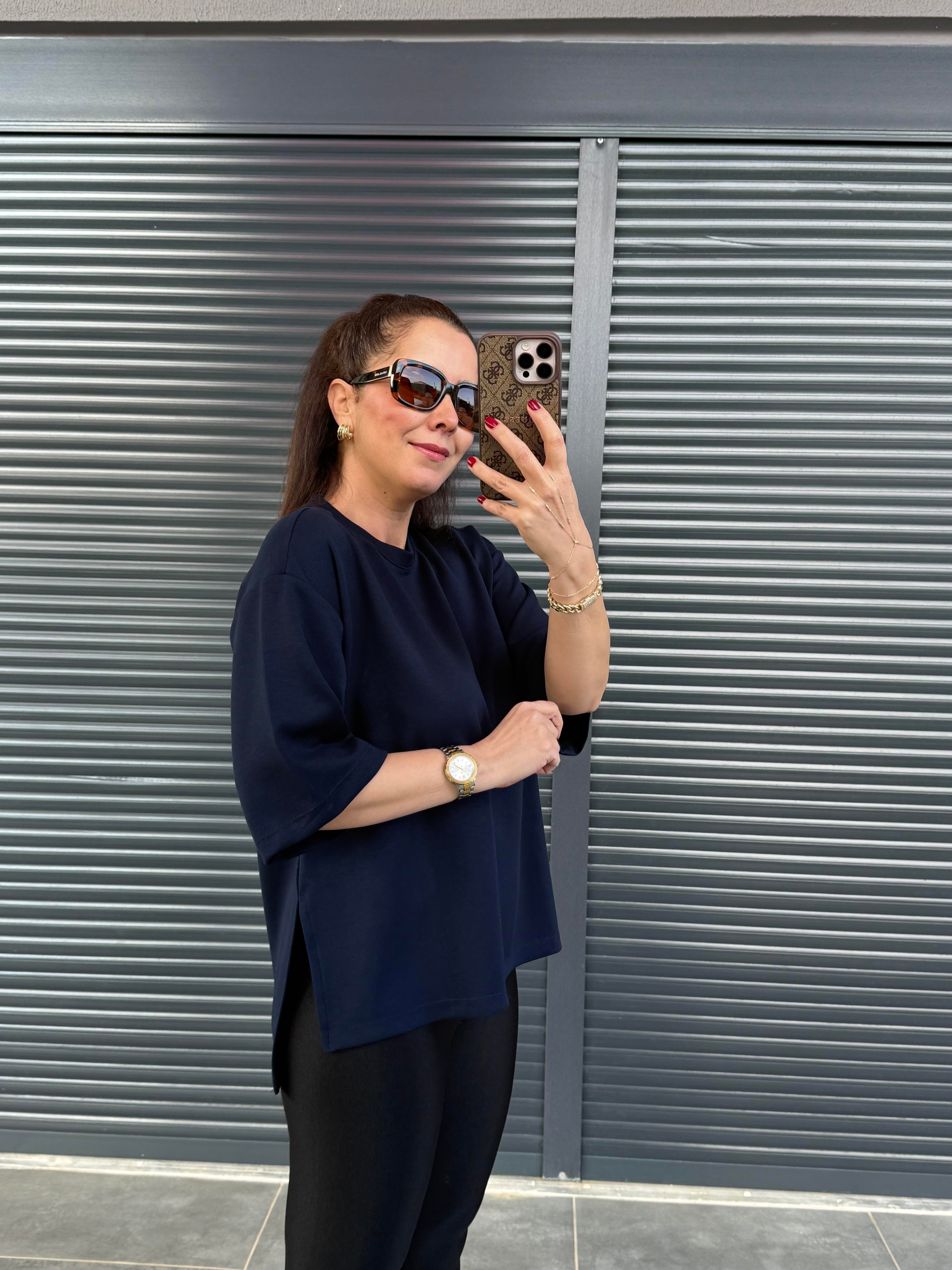 Modal Kumaş Yan Yırtmaçlı Basic T-Shirt Lacivert